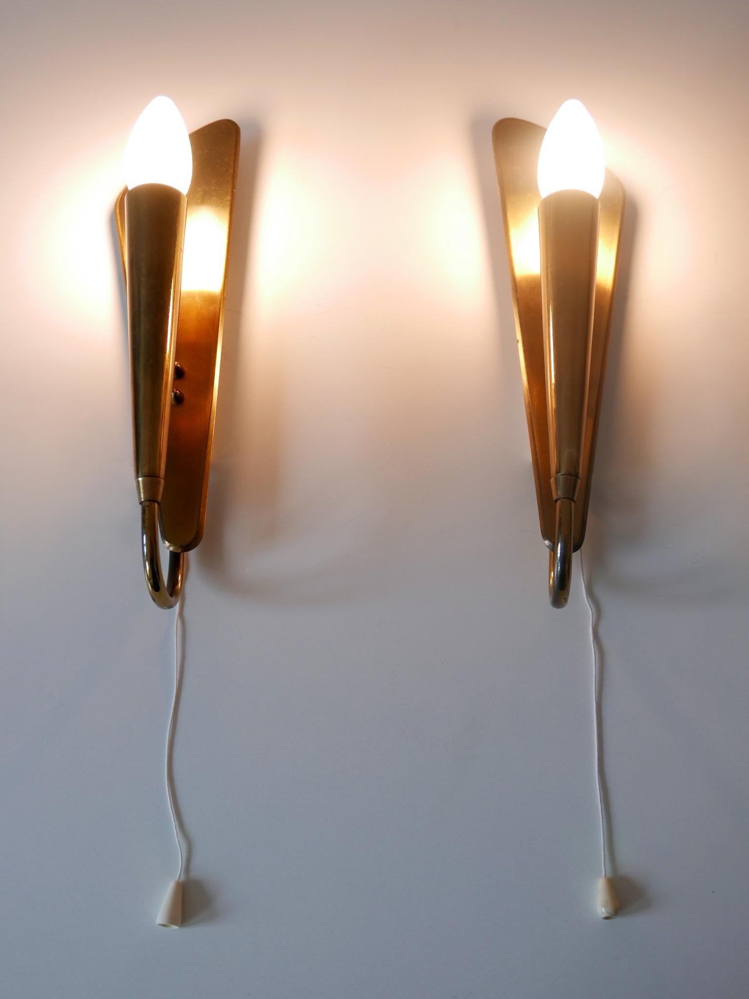 Set of Two Lovely Mid-Century Modern Brass Sconces or Wall Lamps Germany 1950s For Sale 2