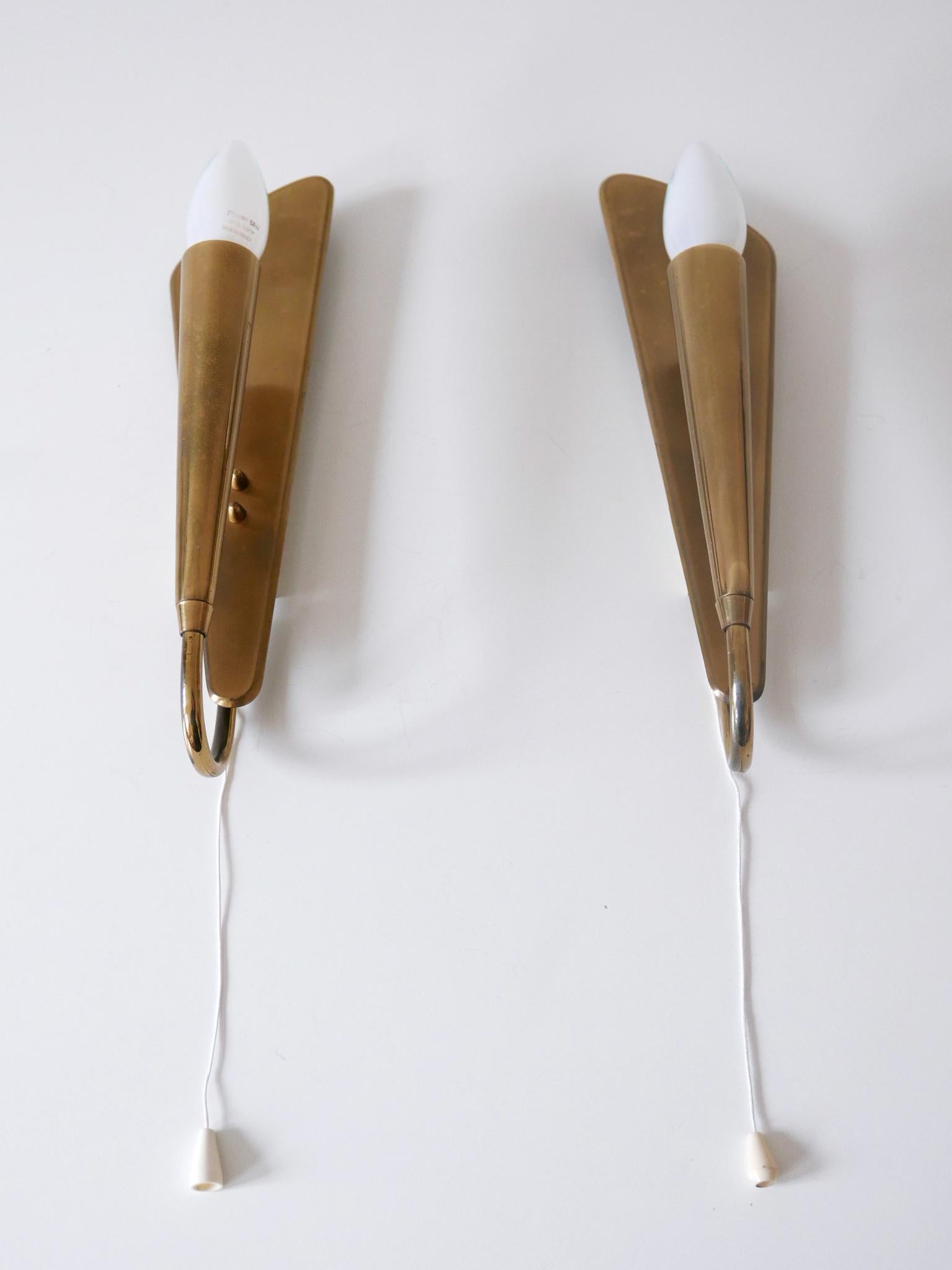 Set of Two Lovely Mid-Century Modern Brass Sconces or Wall Lamps Germany 1950s For Sale 3