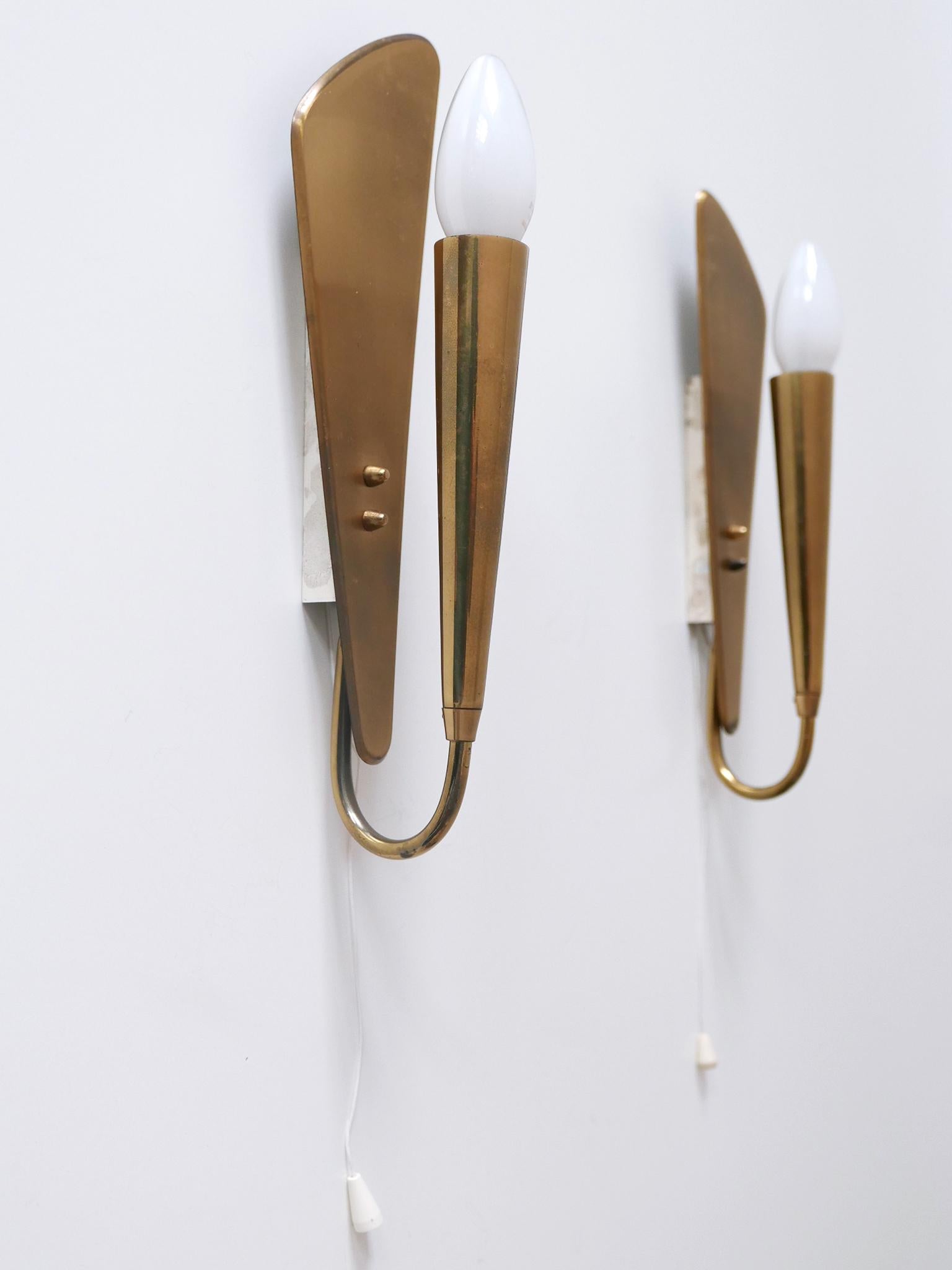 Set of Two Lovely Mid-Century Modern Brass Sconces or Wall Lamps Germany 1950s For Sale 4