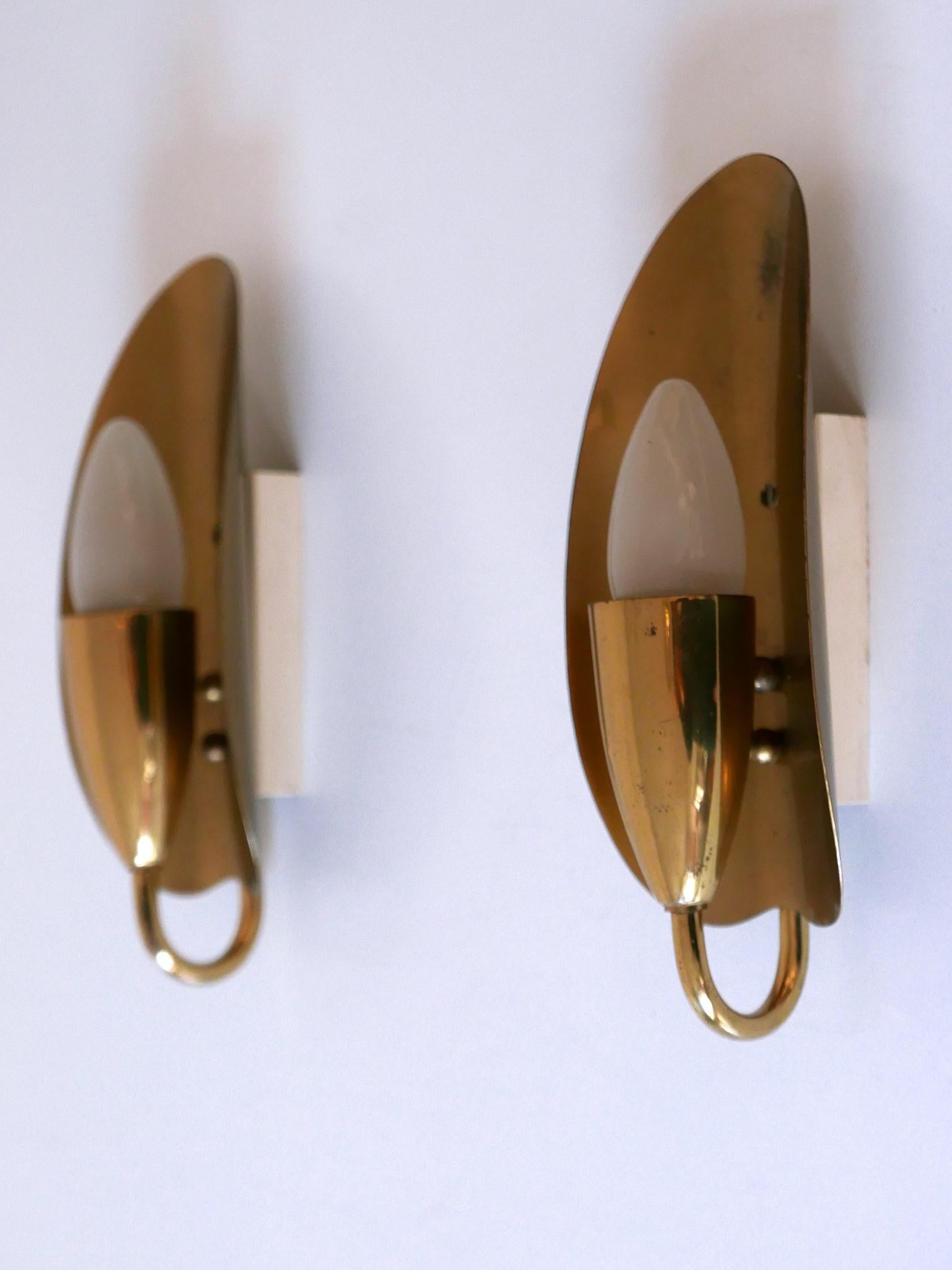 Set of Two Lovely Mid-Century Modern Brass Sconces or Wall Lamps Germany 1950s For Sale 4
