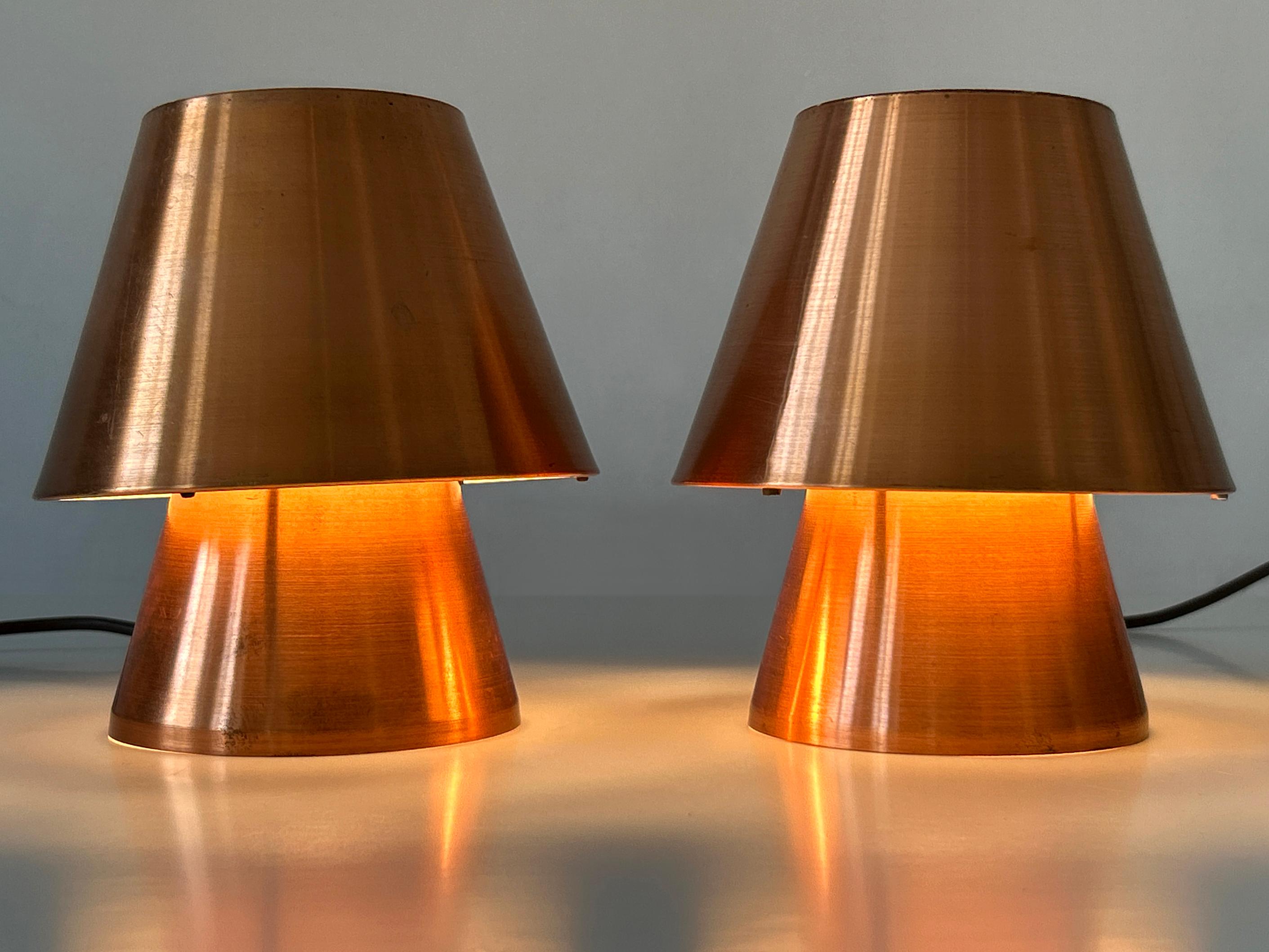 Set of Two Lovely Mid Century Modern Copper Bedside Table Lamps Germany 1960s In Good Condition For Sale In Munich, DE