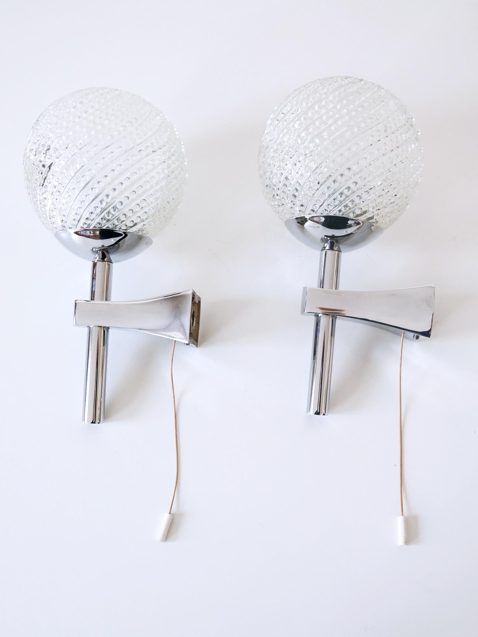 Set of Two Lovely Mid-Century Modern Textured Glass Sconces or Wall Lamps 1970s For Sale 6