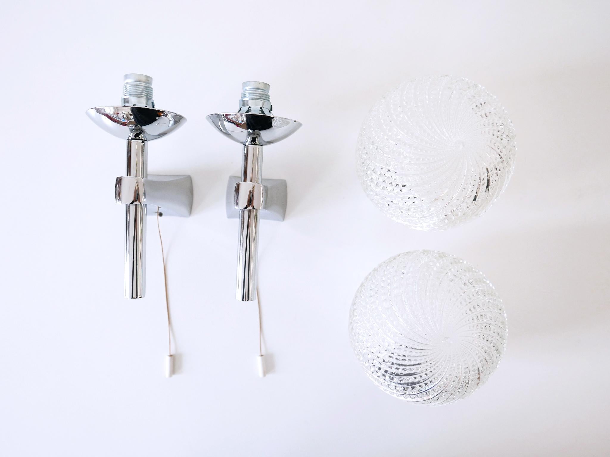 Set di due graziose lampade da parete o sconces in vetro testurizzato della modernità di metà secolo 1970 in vendita 6