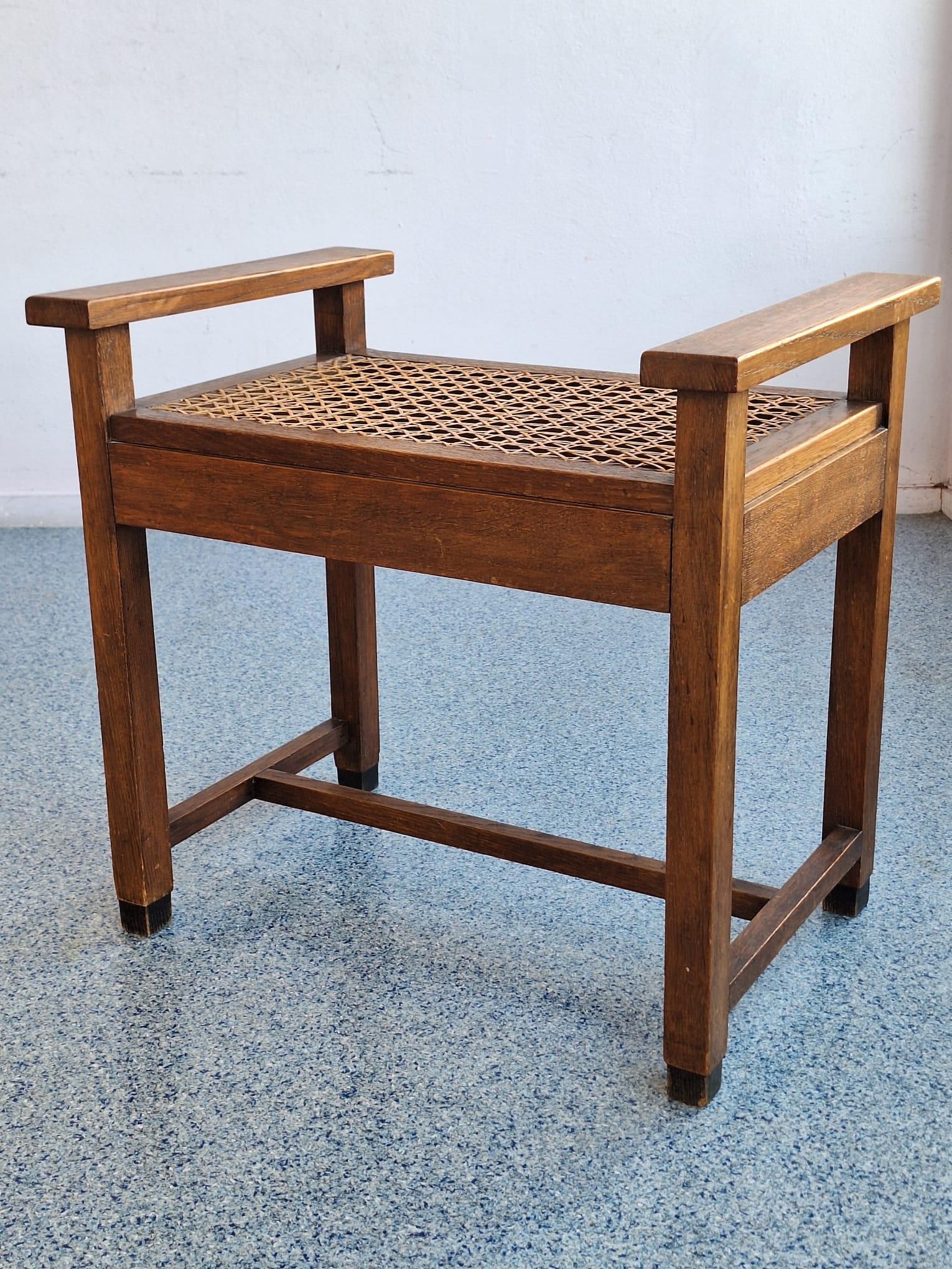 École d'Amsterdam Ensemble de deux chaises basses et table basses d'Amsterdam  École/Art déco en vente