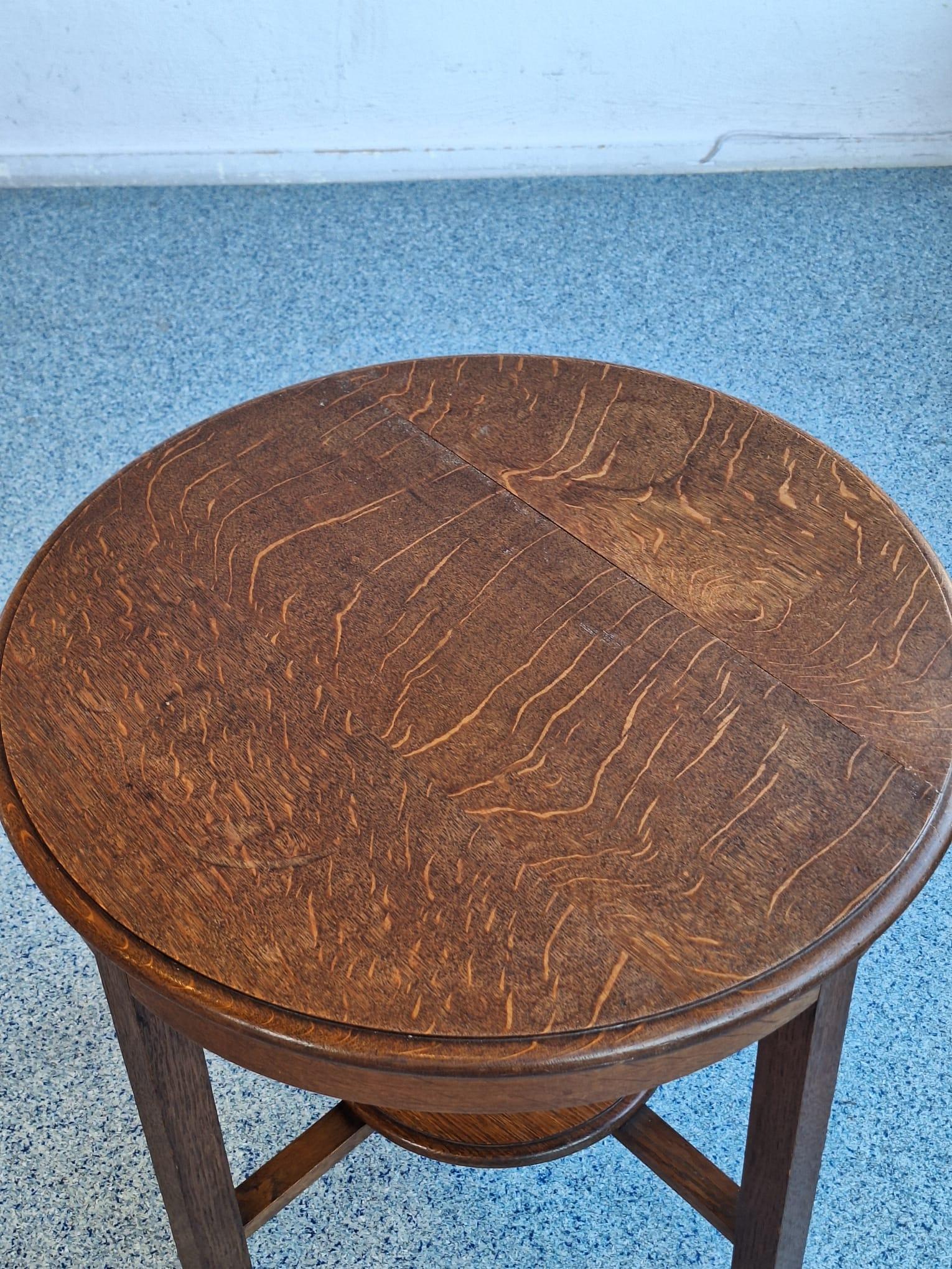 Chêne Ensemble de deux chaises basses et table basses d'Amsterdam  École/Art déco en vente