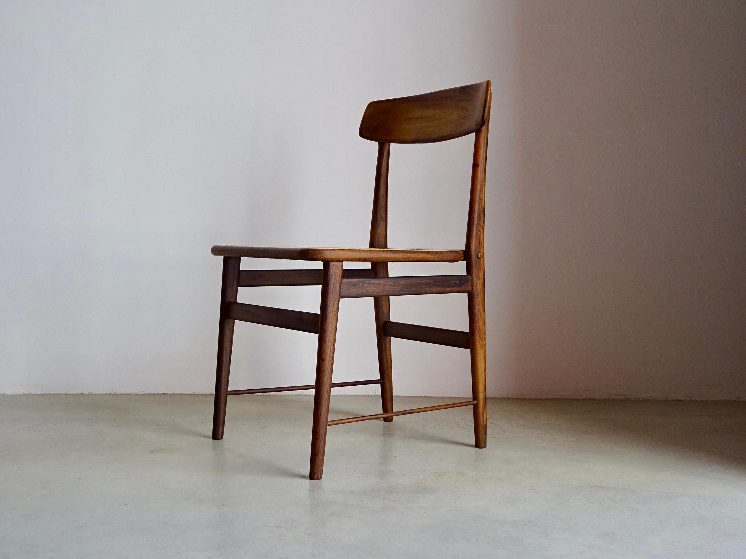 Ensemble de deux chaises de salle à manger A Costa, par Sérgio Rodrigues. Brésil, années 1960 en vente 5