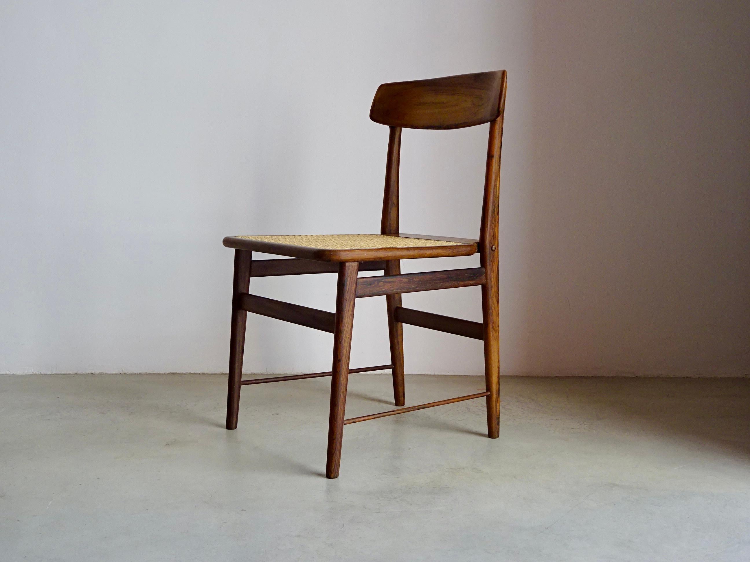 Ensemble de deux chaises de salle à manger A Costa, par Sérgio Rodrigues. Brésil, années 1960 en vente 6
