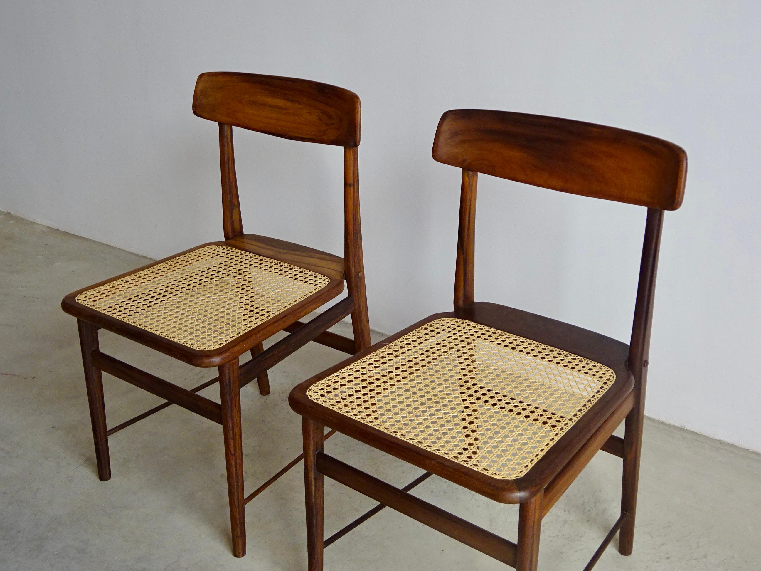 Ensemble de deux chaises de salle à manger A Costa, par Sérgio Rodrigues. Brésil, années 1960 en vente 12