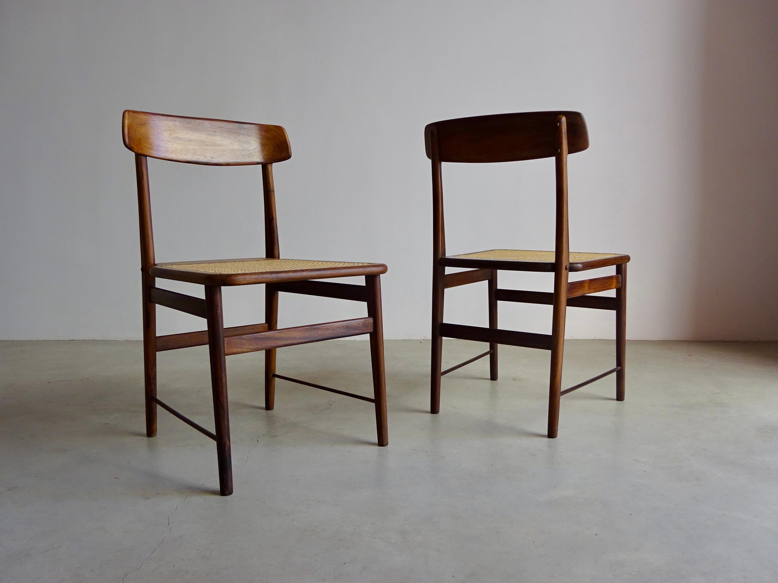 Ensemble de deux chaises de salle à manger A Costa, par Sérgio Rodrigues. Brésil, années 1960 en vente 14
