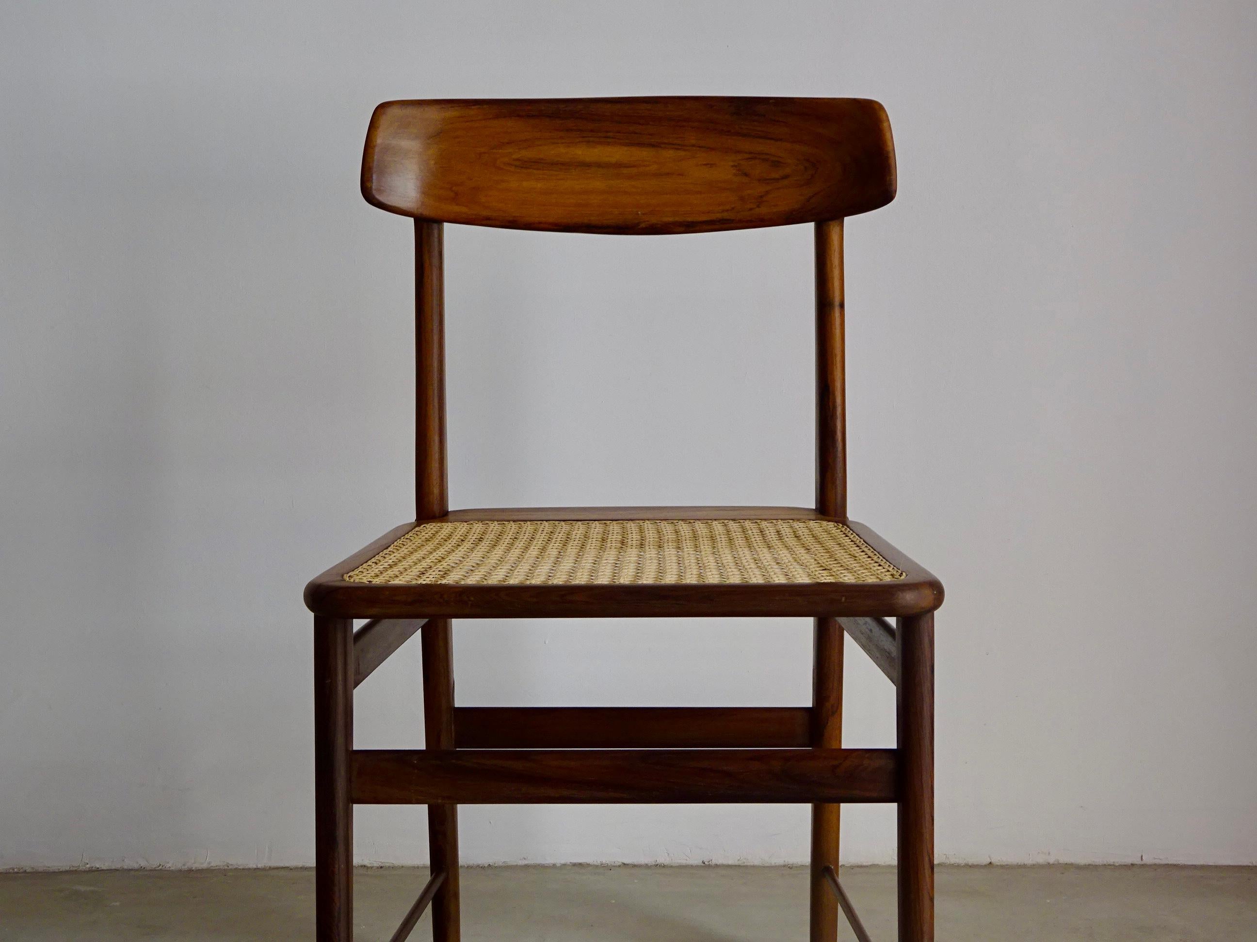 Ensemble de deux chaises de salle à manger A Costa, par Sérgio Rodrigues. Brésil, années 1960 Bon état - En vente à Barcelona, ES
