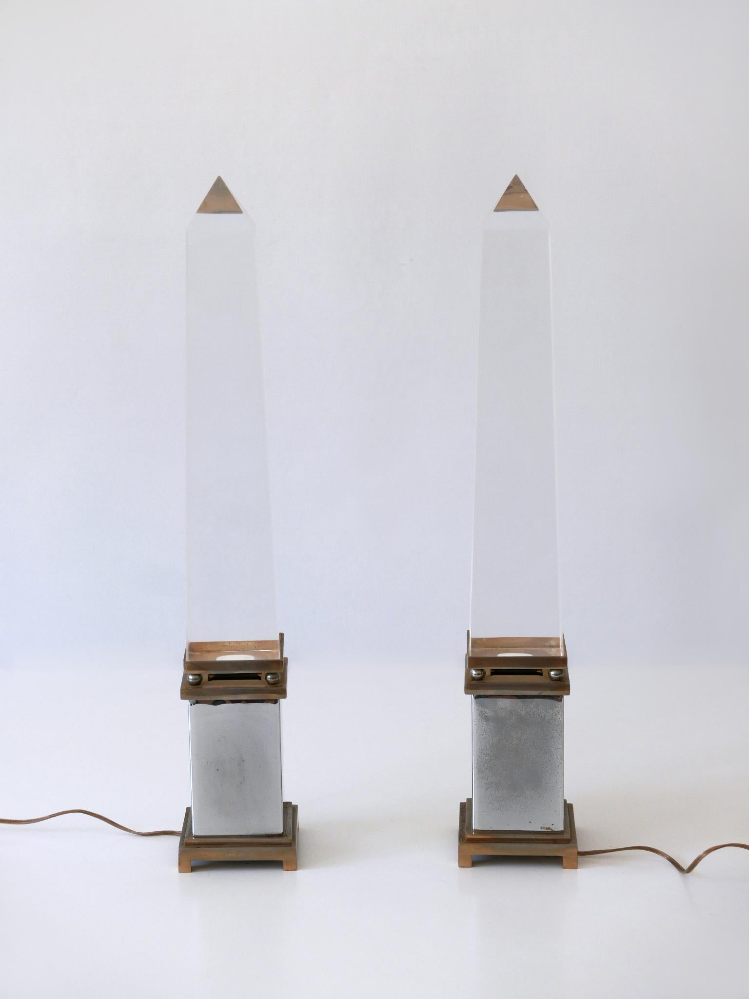 Set of Two Lucite Obelisk Table Lamps by Sandro Petti for Maison Jansen France For Sale 4