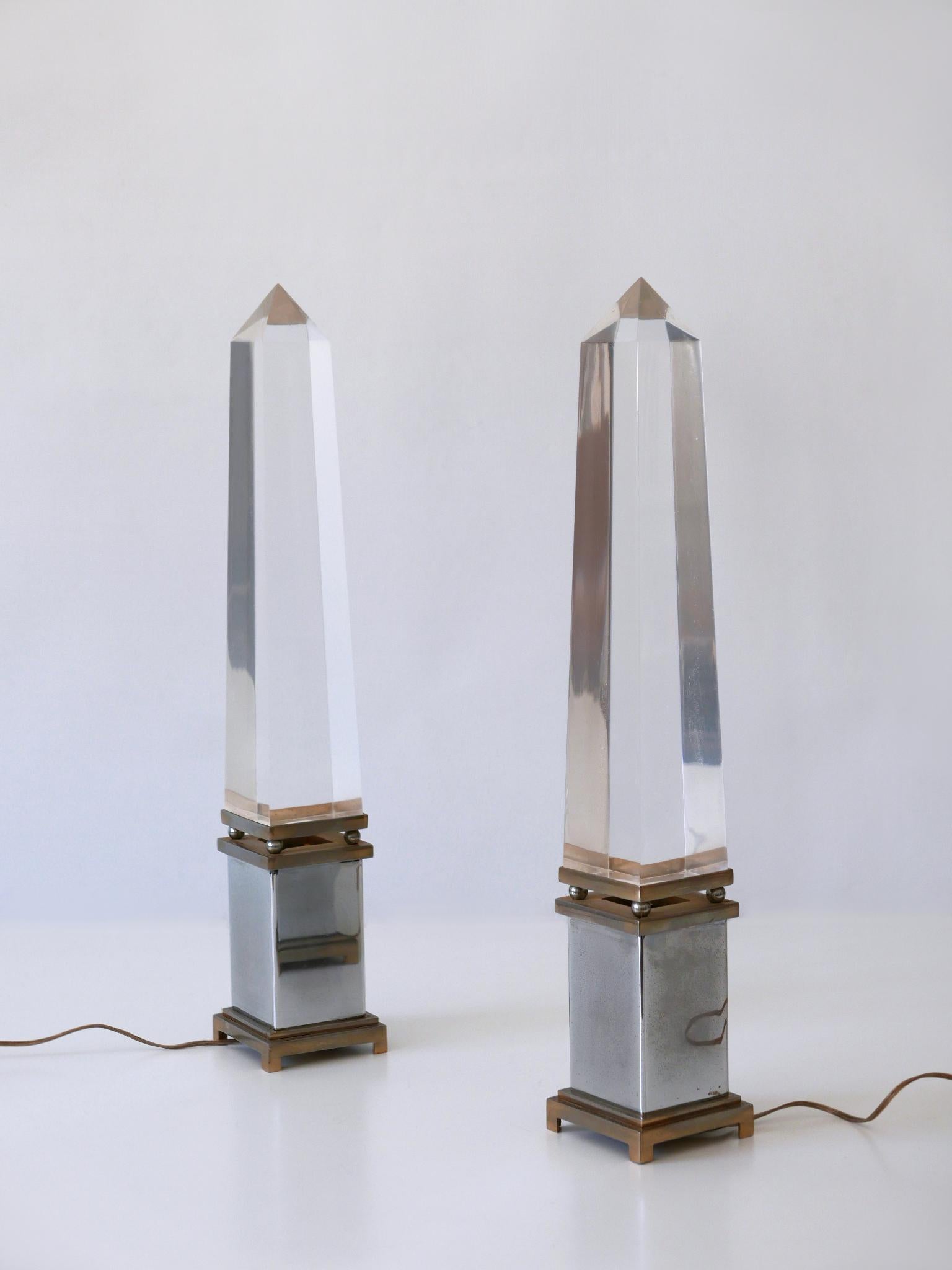 Mid-Century Modern Set of Two Lucite Obelisk Table Lamps by Sandro Petti for Maison Jansen France For Sale