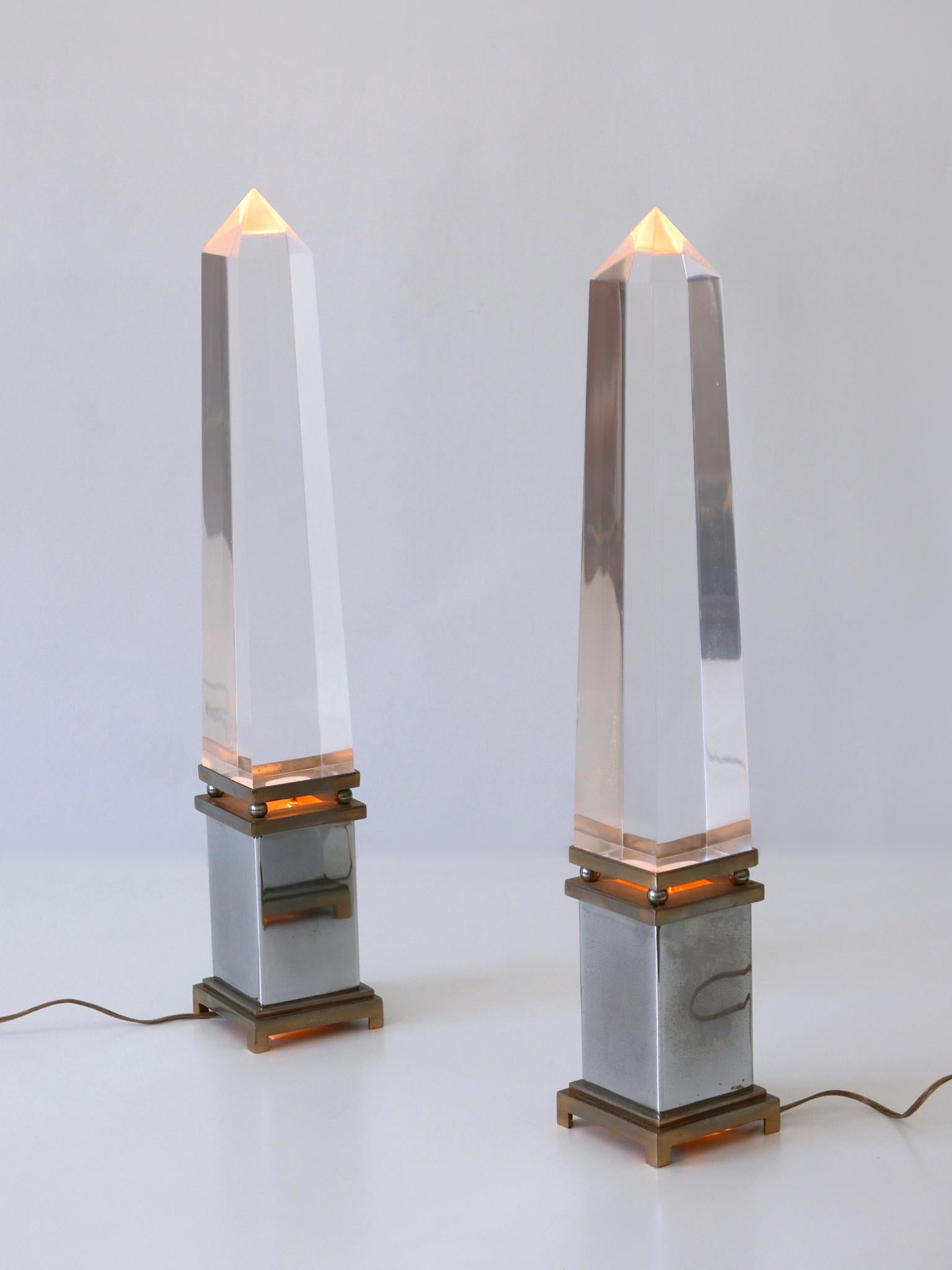 French Set of Two Lucite Obelisk Table Lamps by Sandro Petti for Maison Jansen France For Sale