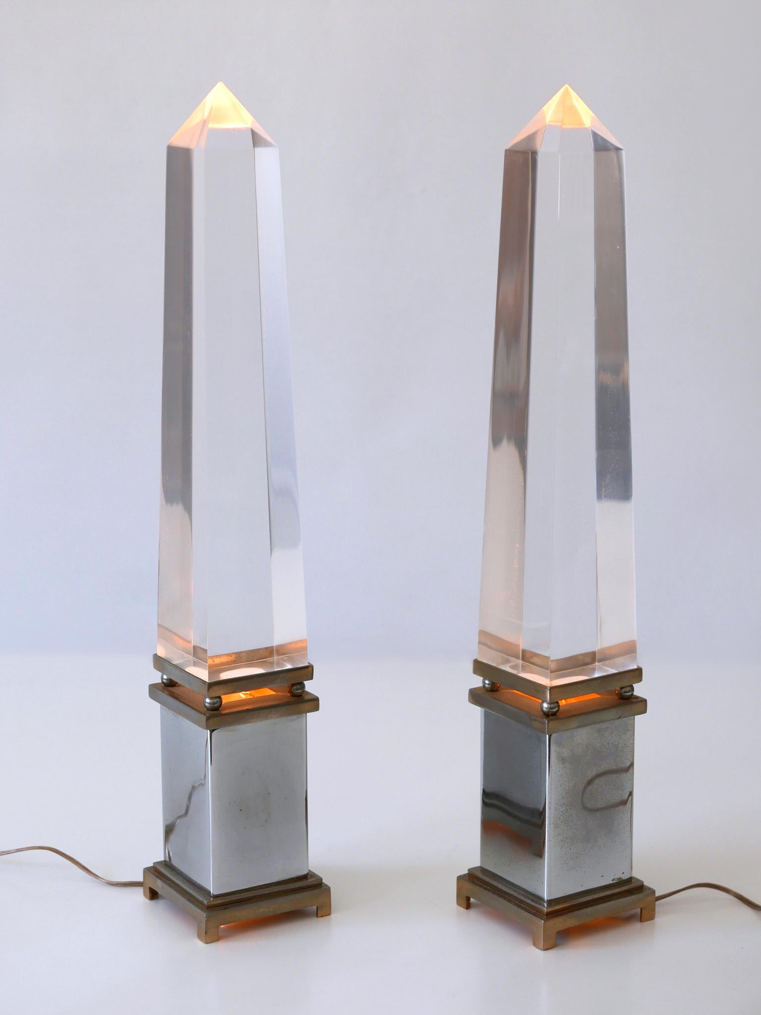 Patinated Set of Two Lucite Obelisk Table Lamps by Sandro Petti for Maison Jansen France For Sale