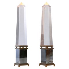 Ensemble de deux lampes de table obélisque en lucite par Sandro Petti pour Maison Jansen France