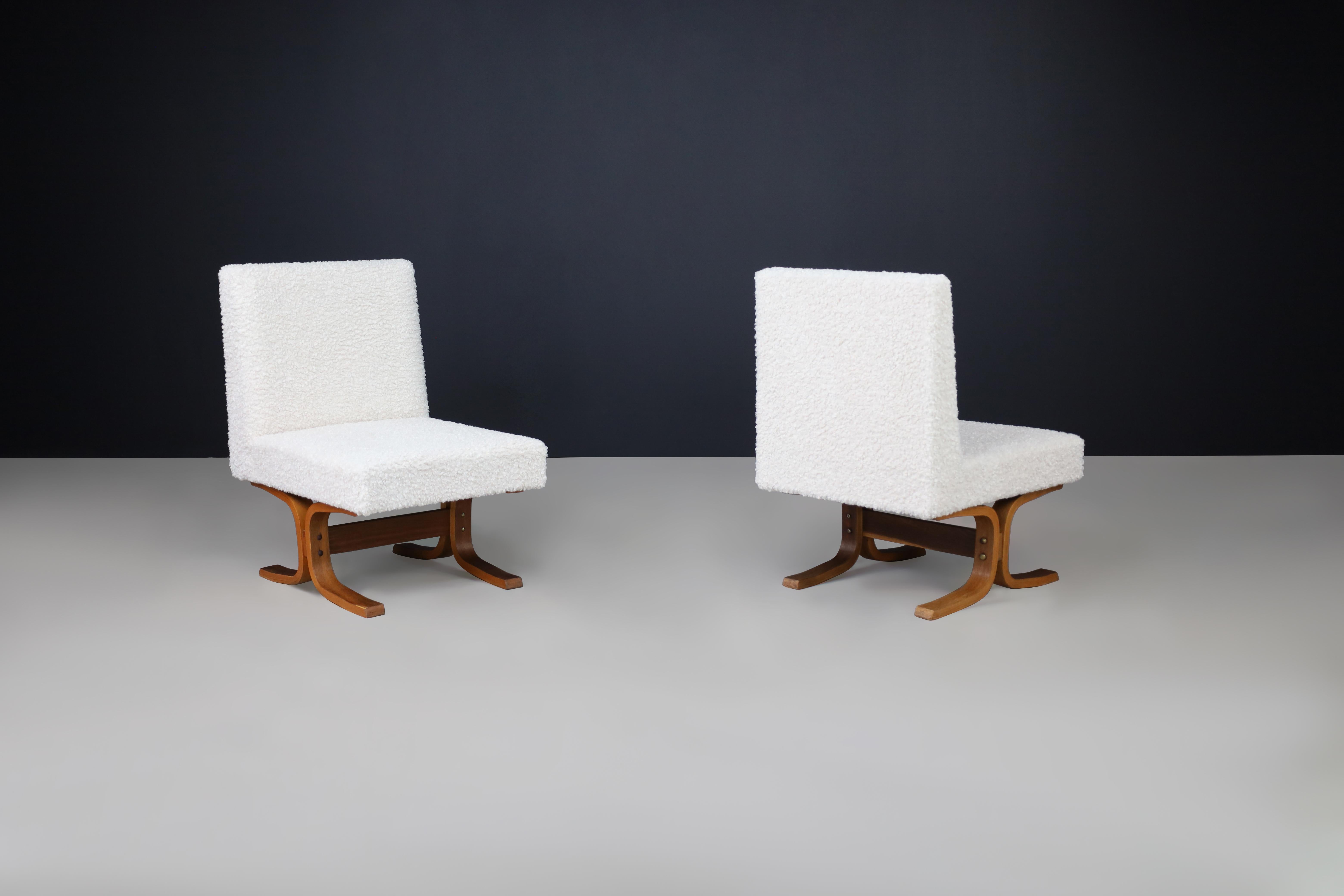 Mid-Century Modern Set of Two Ludvik Volak Bentwood Lounge Chairs in Off-White Bouclé, CZ 1960s For Sale