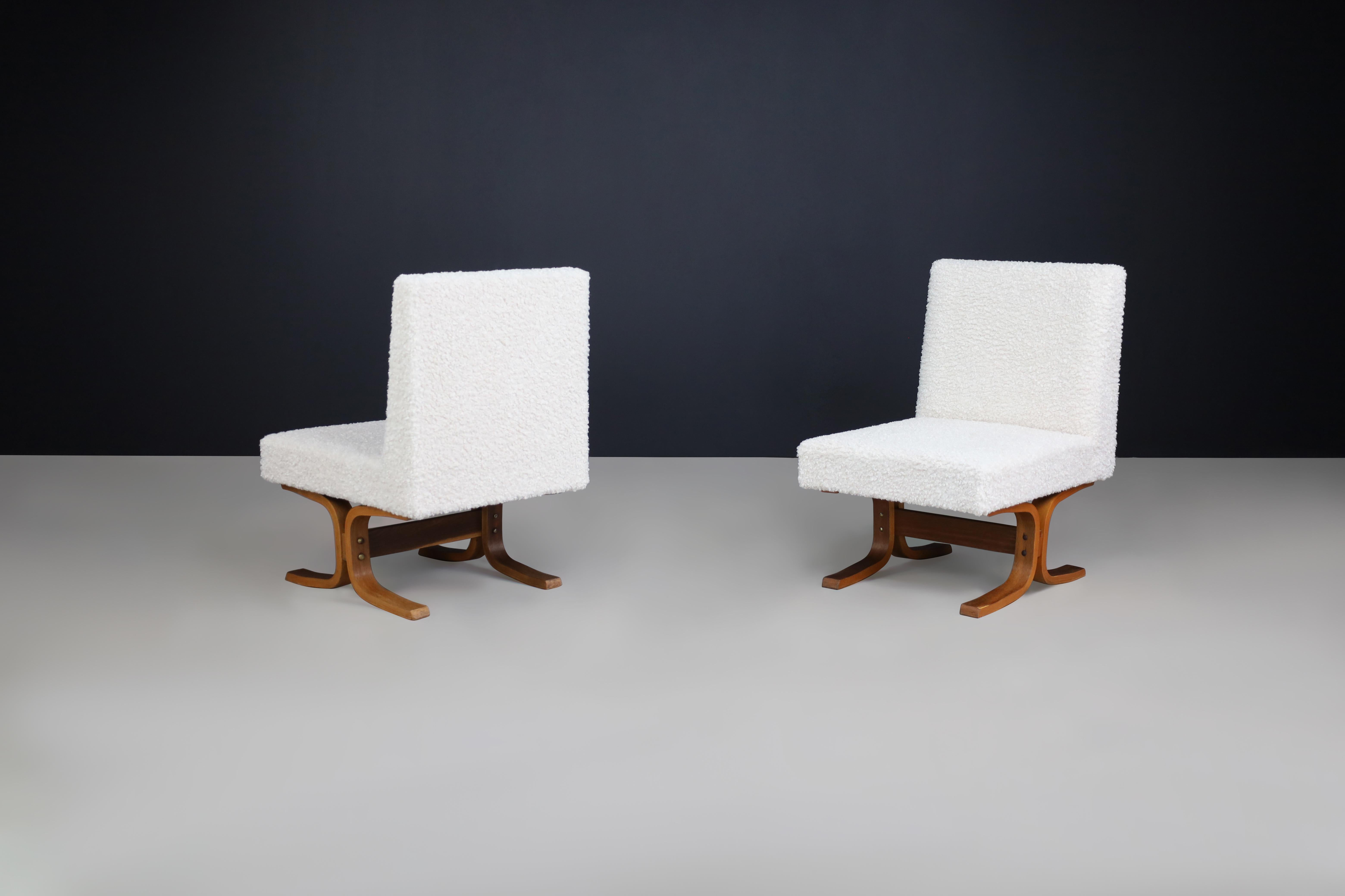 Czech Set of Two Ludvik Volak Bentwood Lounge Chairs in Off-White Bouclé, CZ 1960s For Sale
