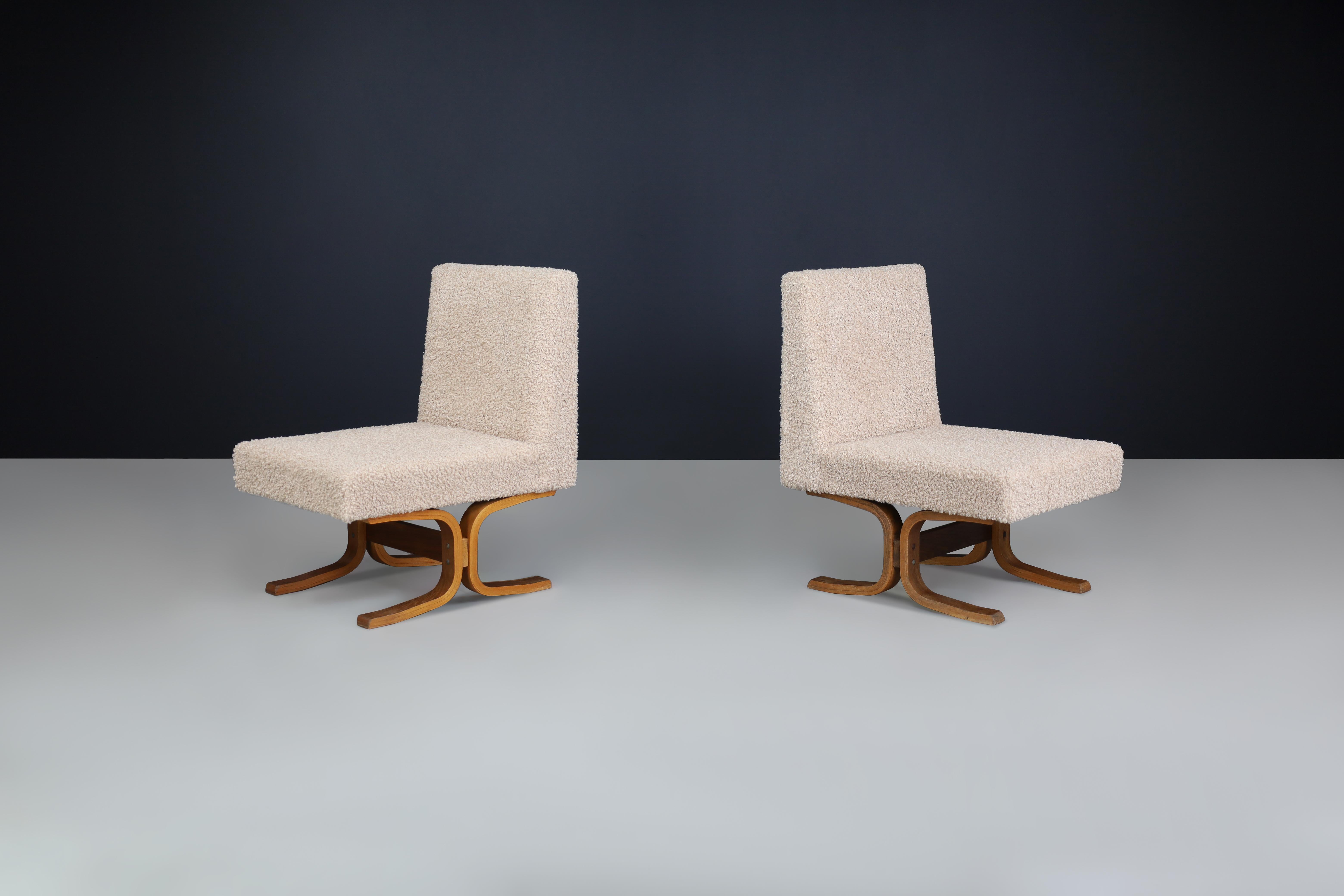 Set of Two Ludvik Volak Bentwood Lounge Chairs in Soft Teddy Upholstery, Czechoslovakia, 1960s

This elegant set of two lounge chairs by Czech designer Ludvik Volak captures the essence of 1960s mid-century modern design with its organic lines,