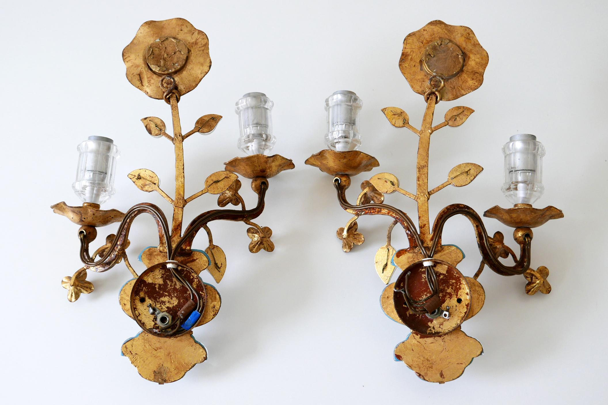 Set di due lampade da parete o scendiletto in cristallo e metallo dorato Maison Baguès 1960s Francia in vendita 8
