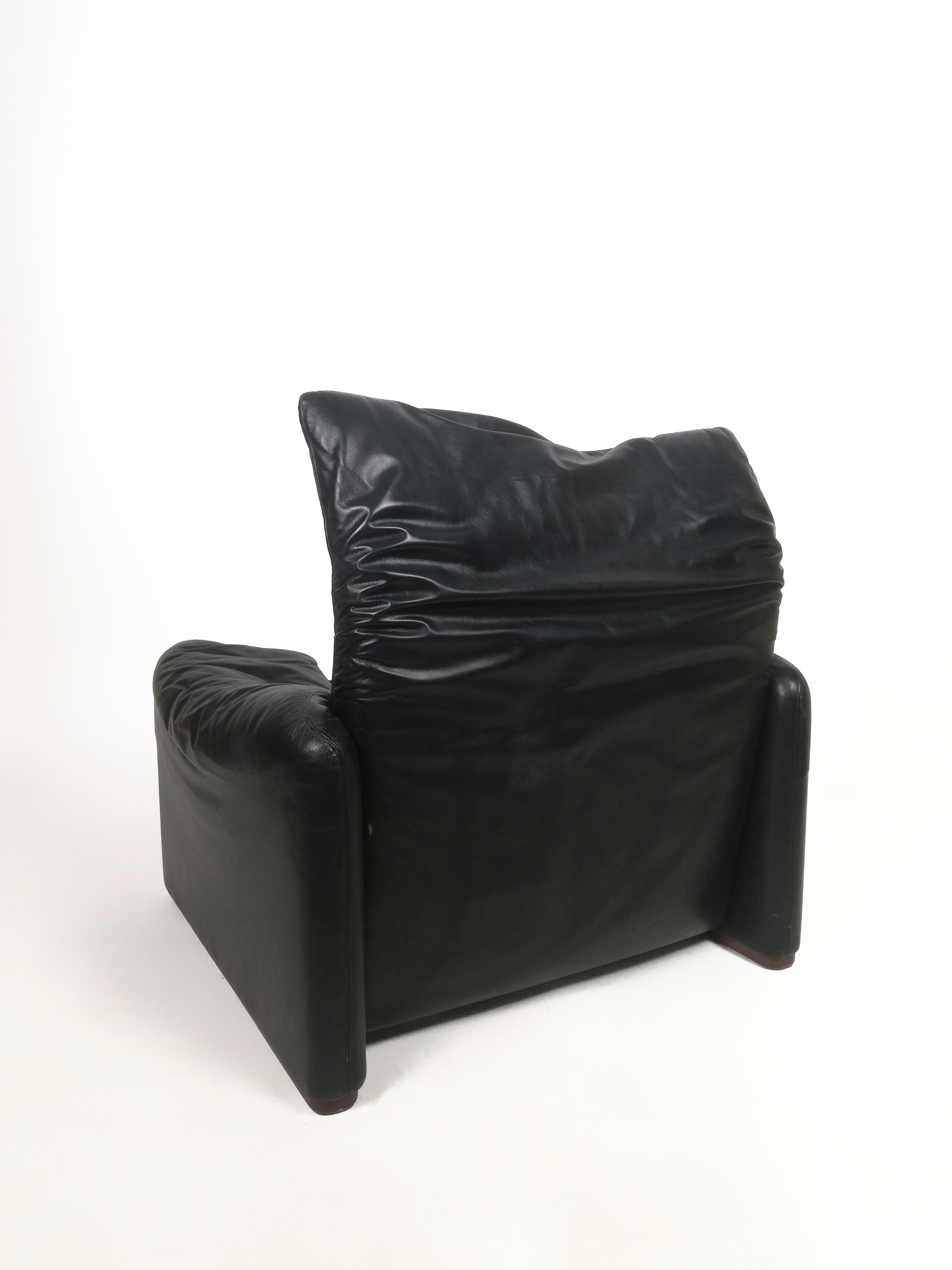 Set of Two Maralunga Black Leather Armchairs by Vico Magistretti For Sale 4