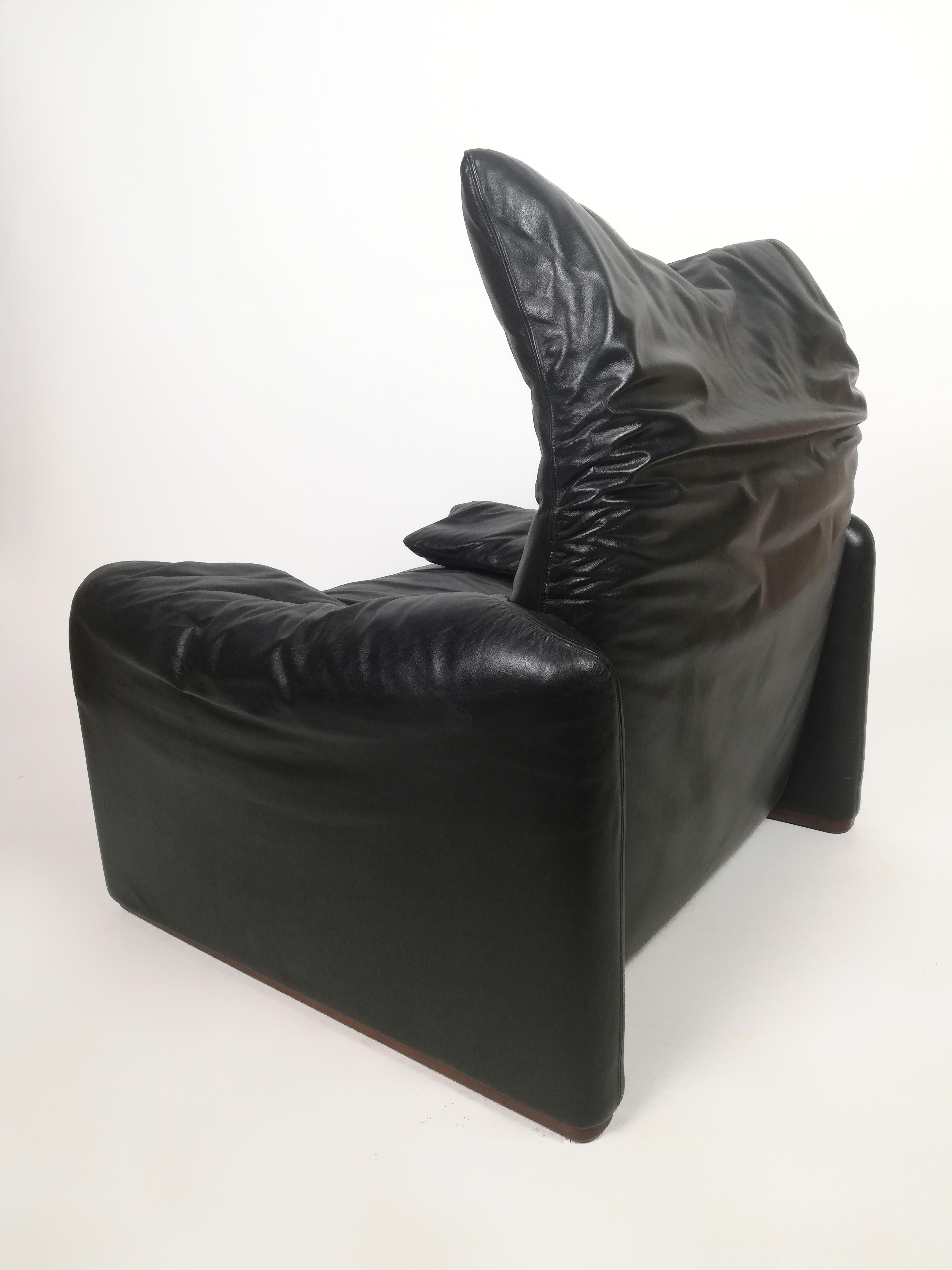 Set of Two Maralunga Black Leather Armchairs by Vico Magistretti For Sale 5
