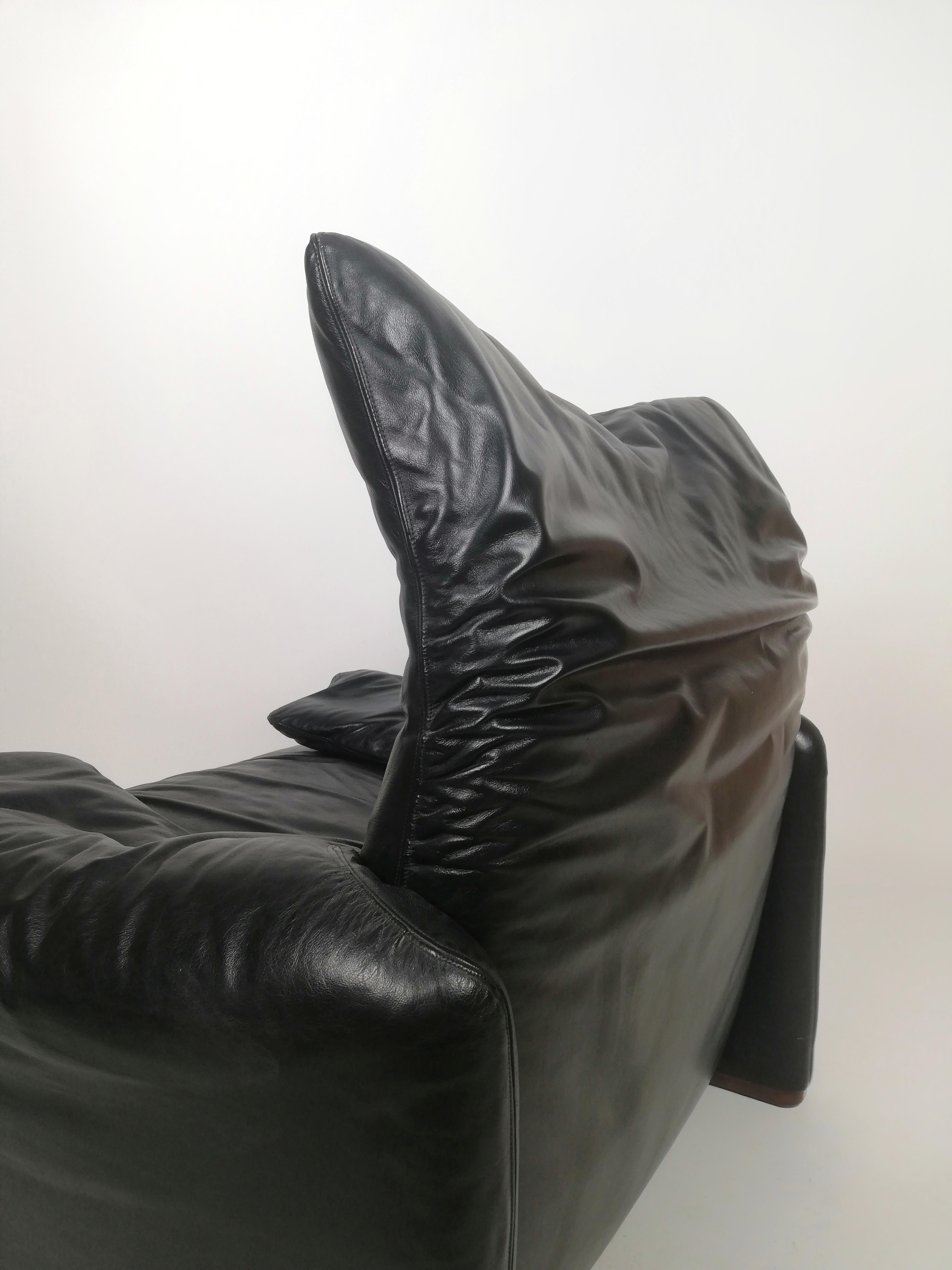 Ensemble de deux fauteuils en cuir noir Maralunga par Vico Magistretti en vente 5