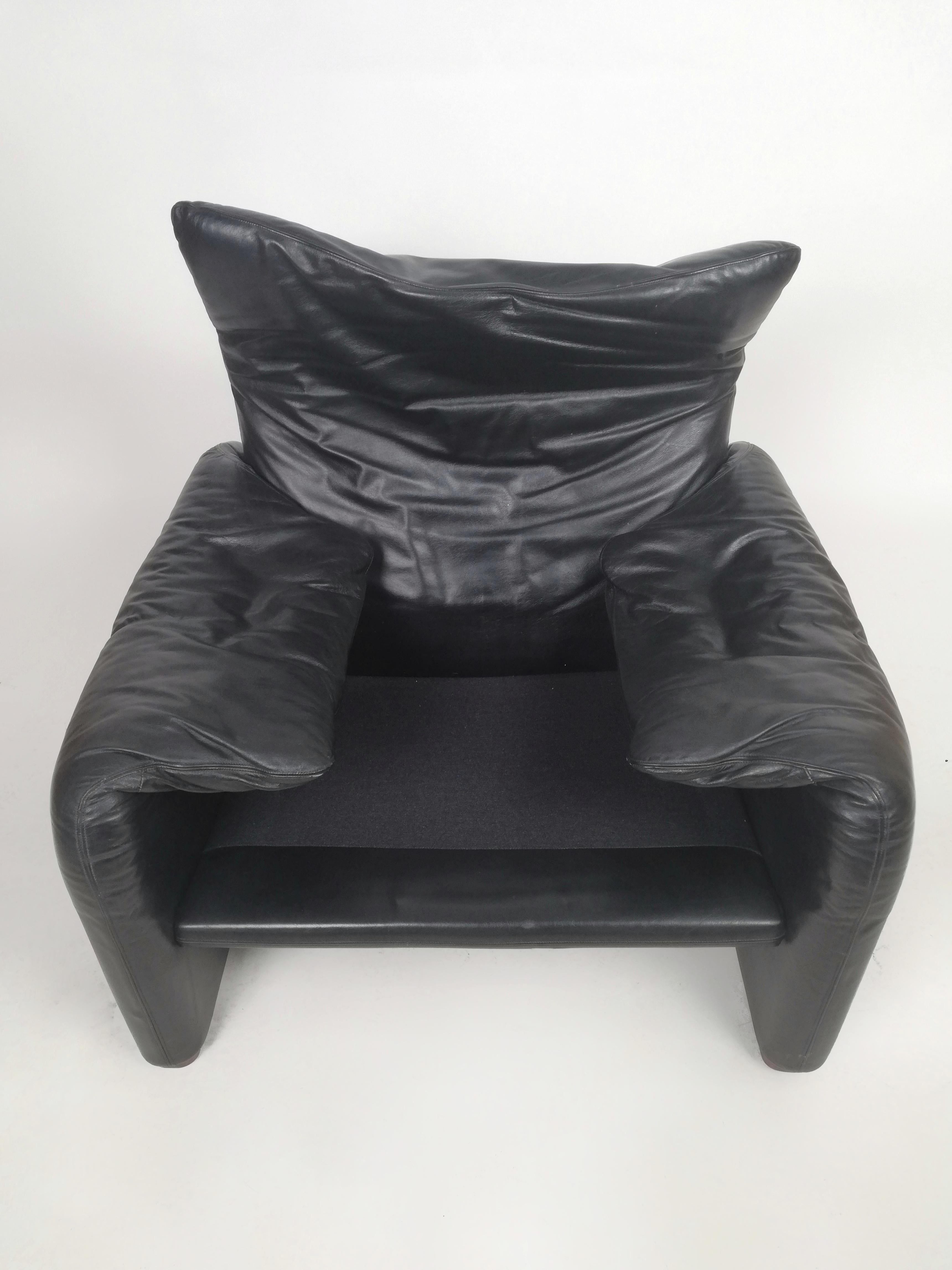 Set aus zwei Maralunga-Sesseln aus schwarzem Leder von Vico Magistretti im Angebot 11