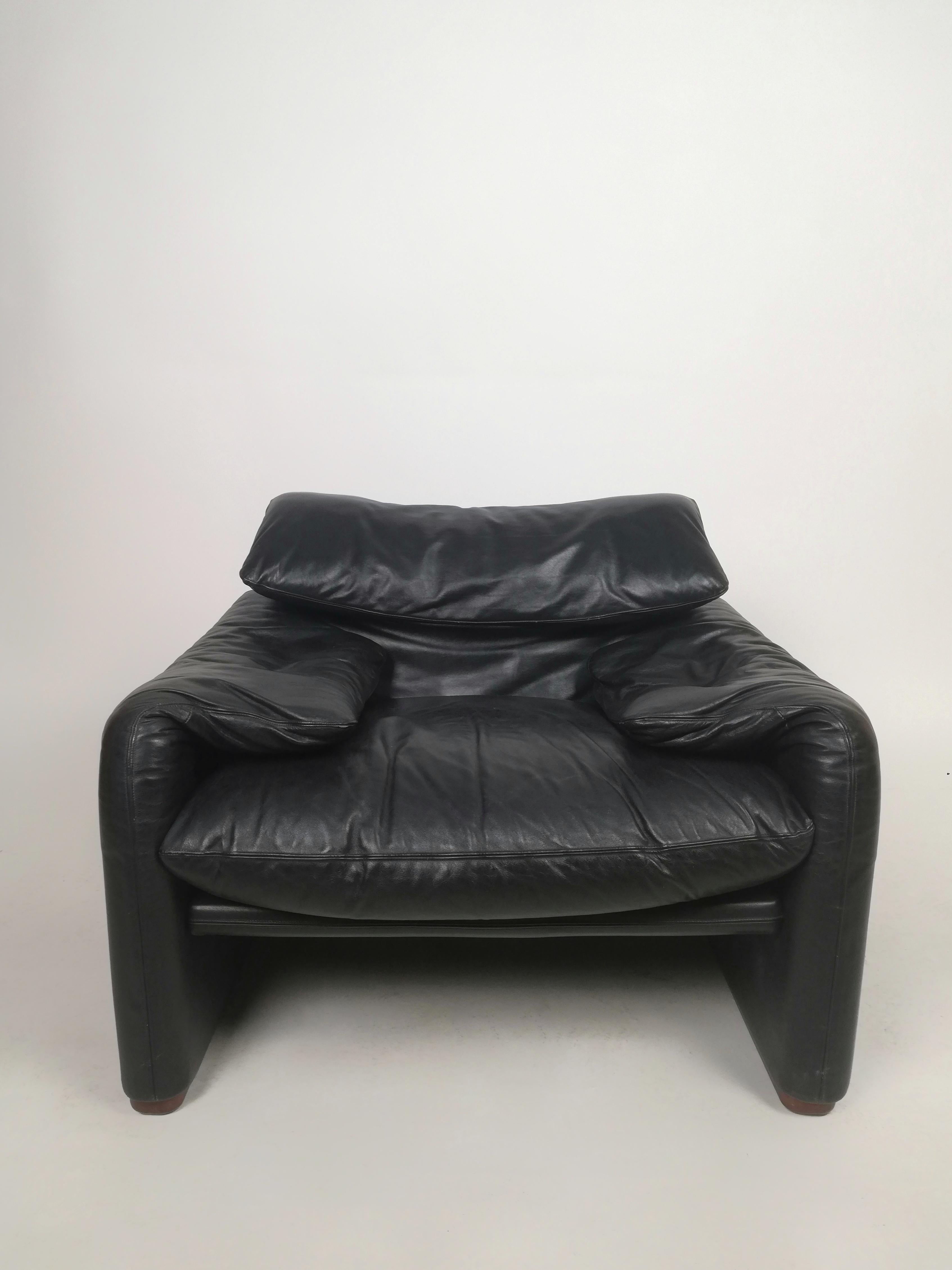Set of Two Maralunga Black Leather Armchairs by Vico Magistretti For Sale 12