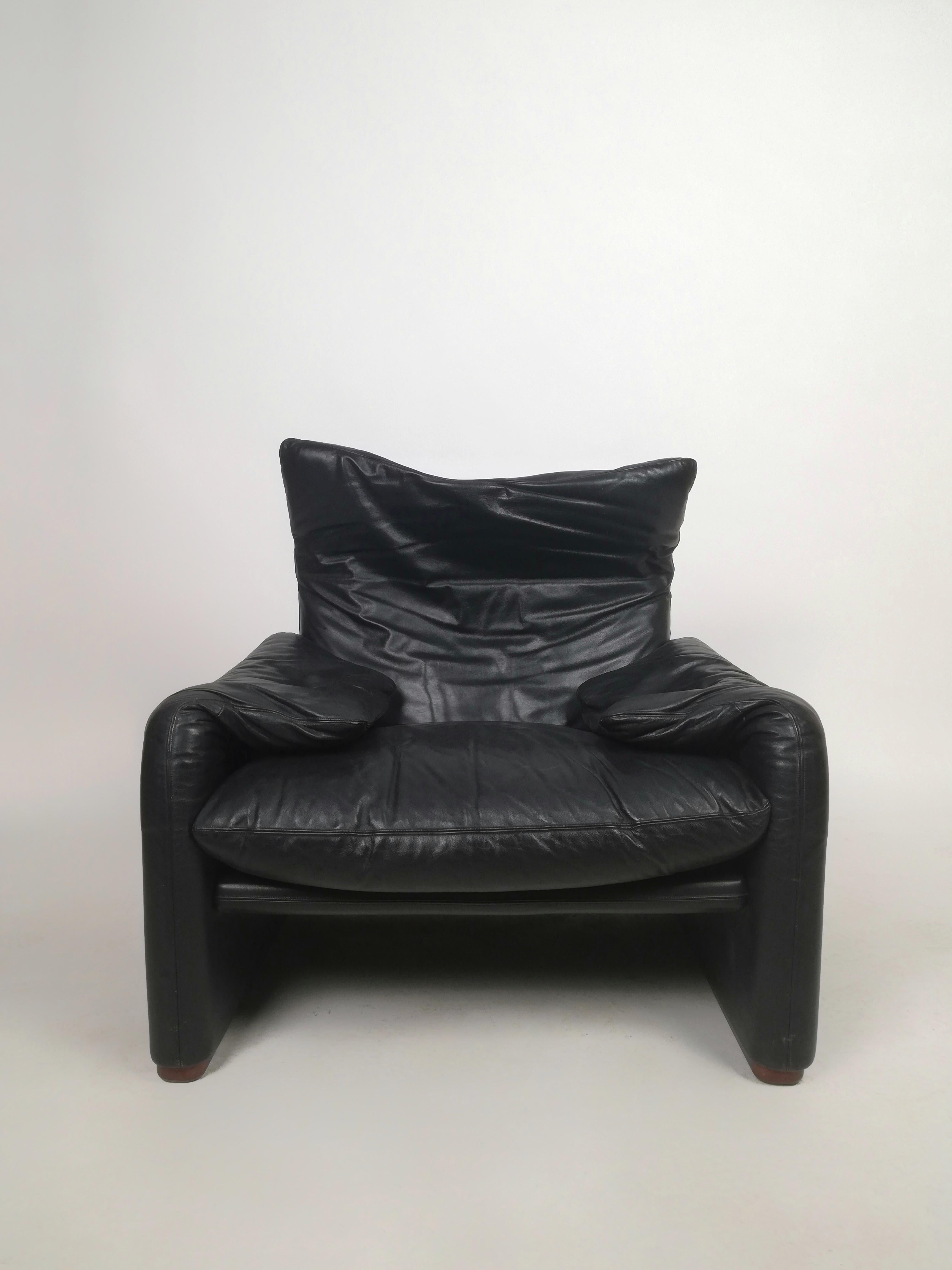 Set aus zwei Maralunga-Sesseln aus schwarzem Leder von Vico Magistretti im Angebot 13