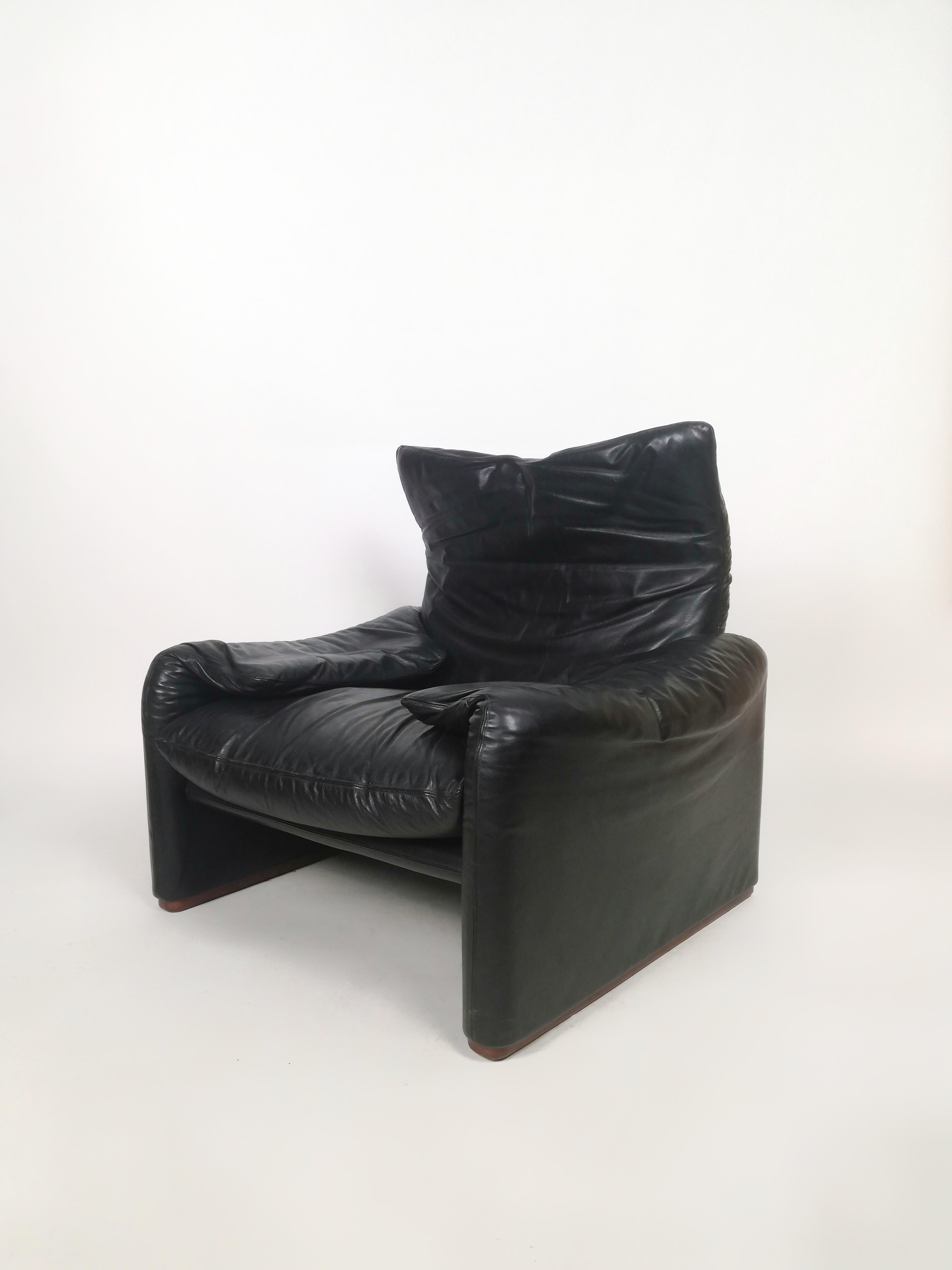 Set of Two Maralunga Black Leather Armchairs by Vico Magistretti In Good Condition For Sale In Roma, IT