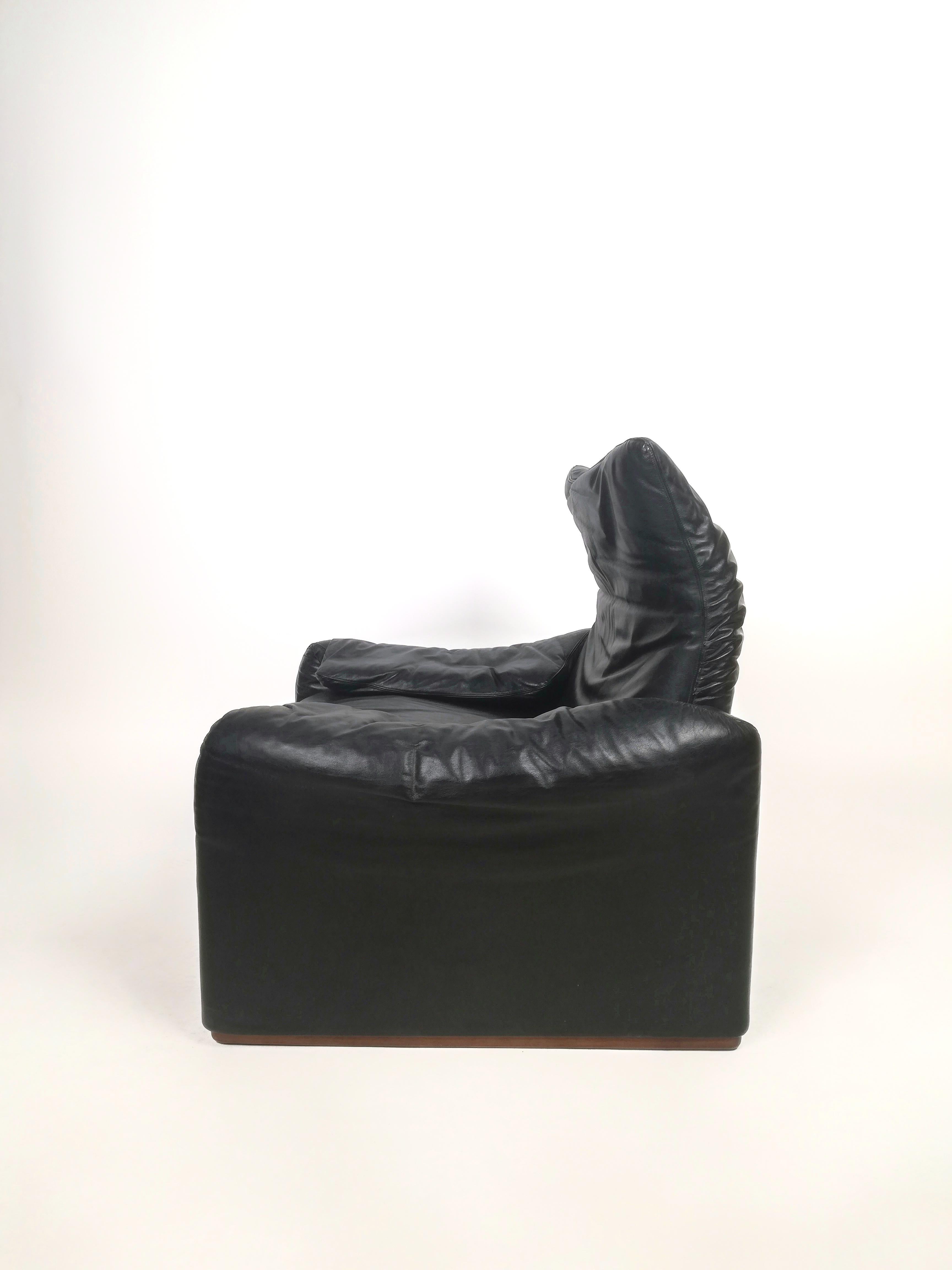 Set aus zwei Maralunga-Sesseln aus schwarzem Leder von Vico Magistretti im Angebot 2