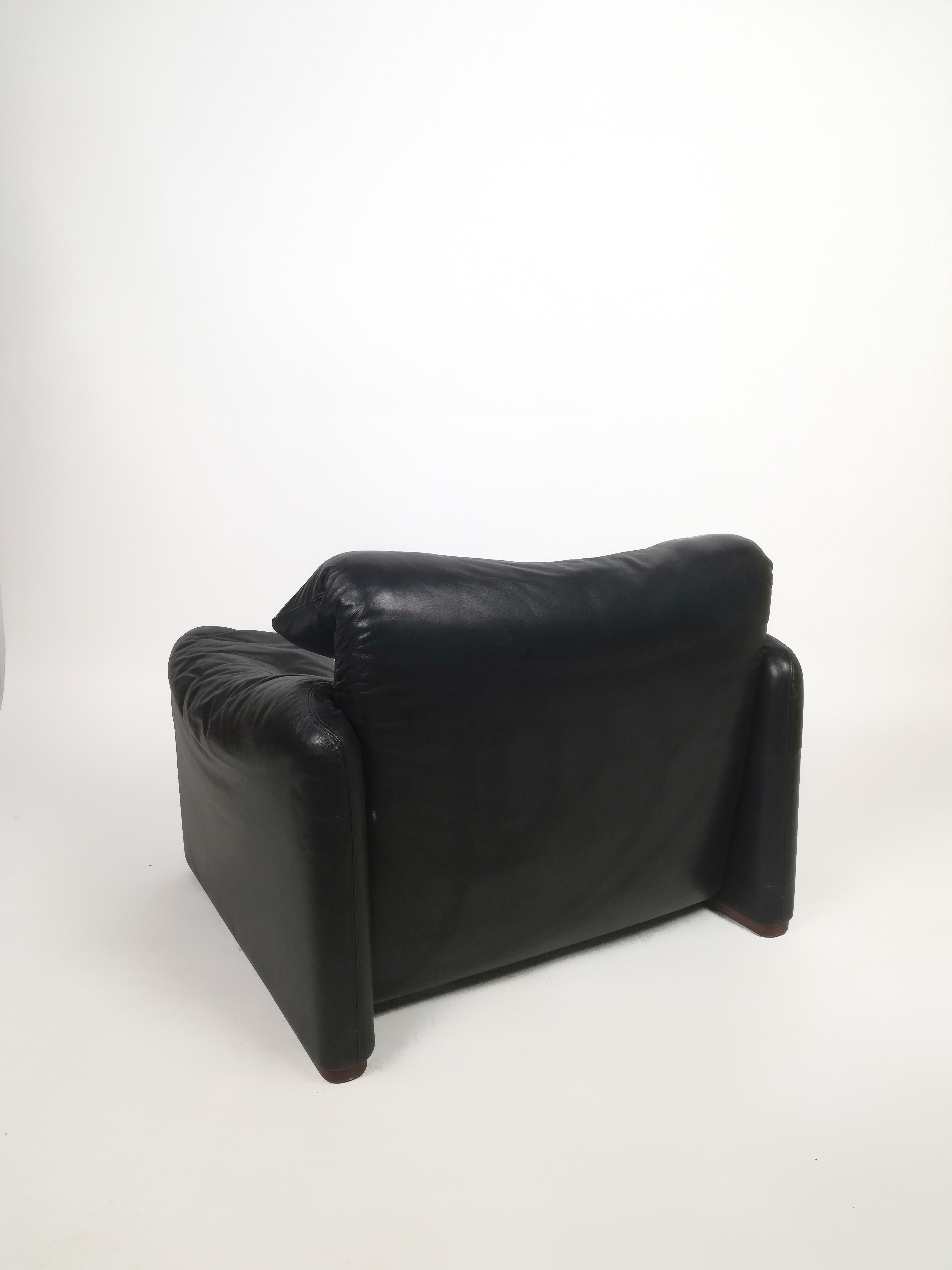 Set of Two Maralunga Black Leather Armchairs by Vico Magistretti For Sale 3