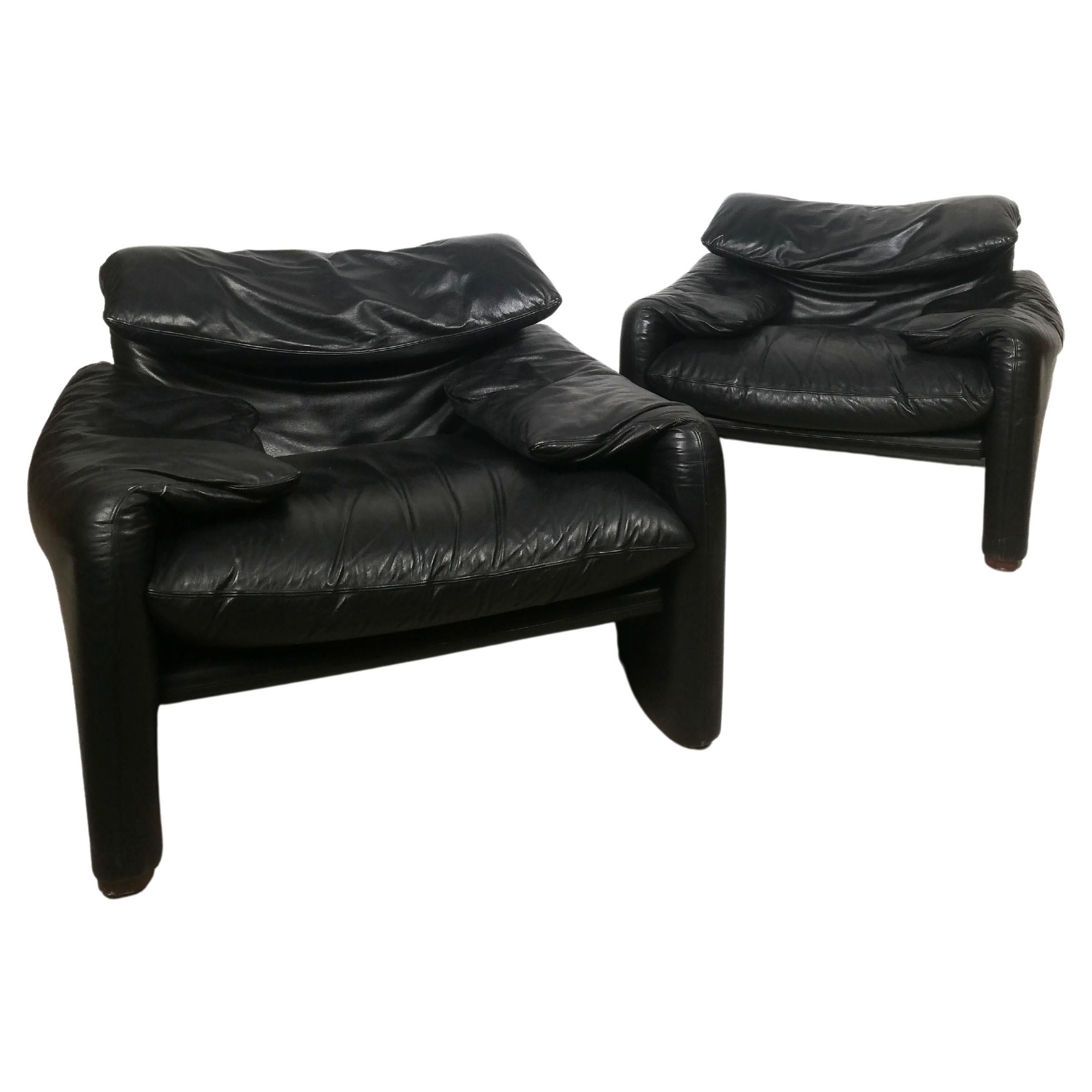 Set of Two Maralunga Black Leather Armchairs by Vico Magistretti For Sale