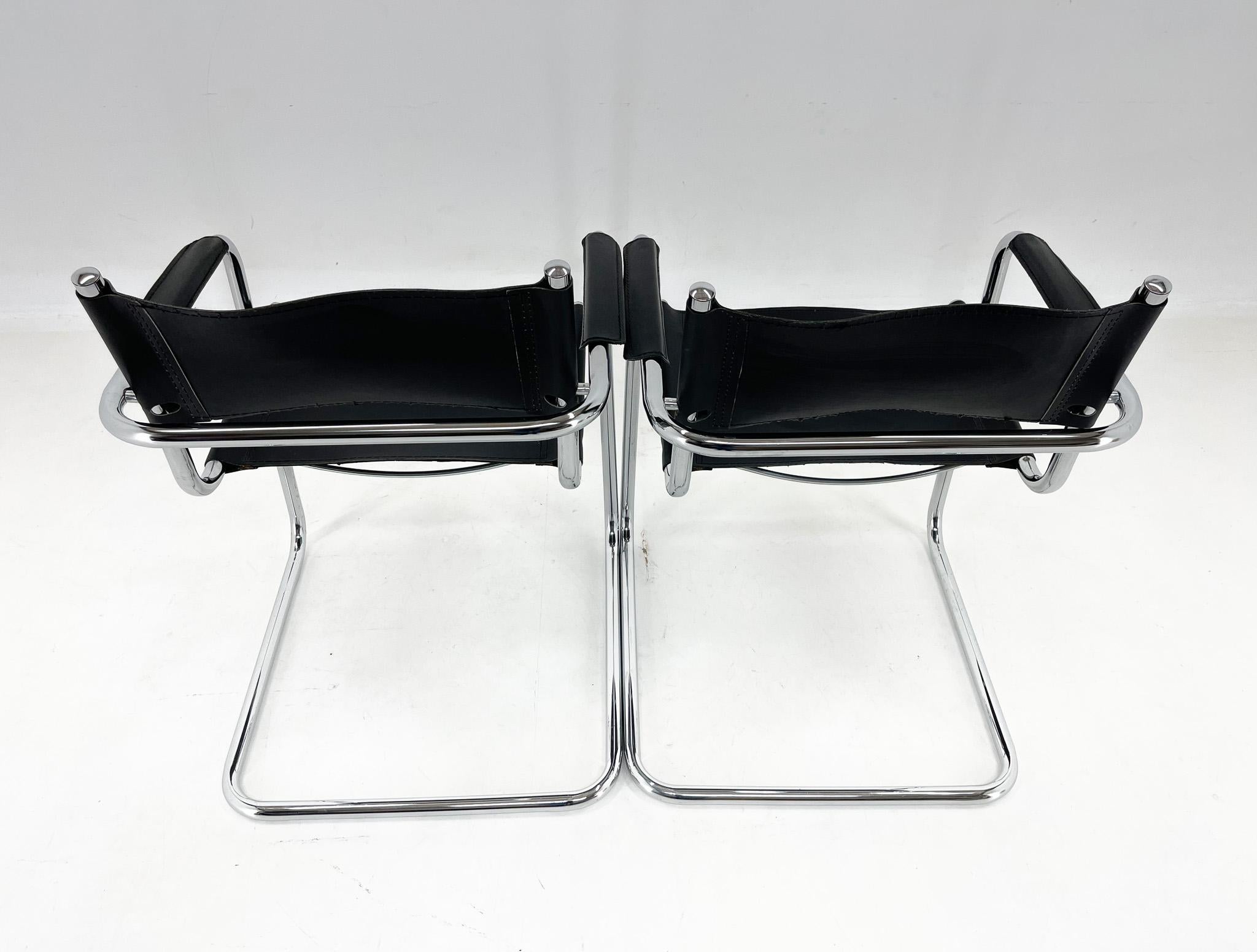 Juego de dos sillas voladizas Mart Stam, Italia, marcadas Italiano en venta