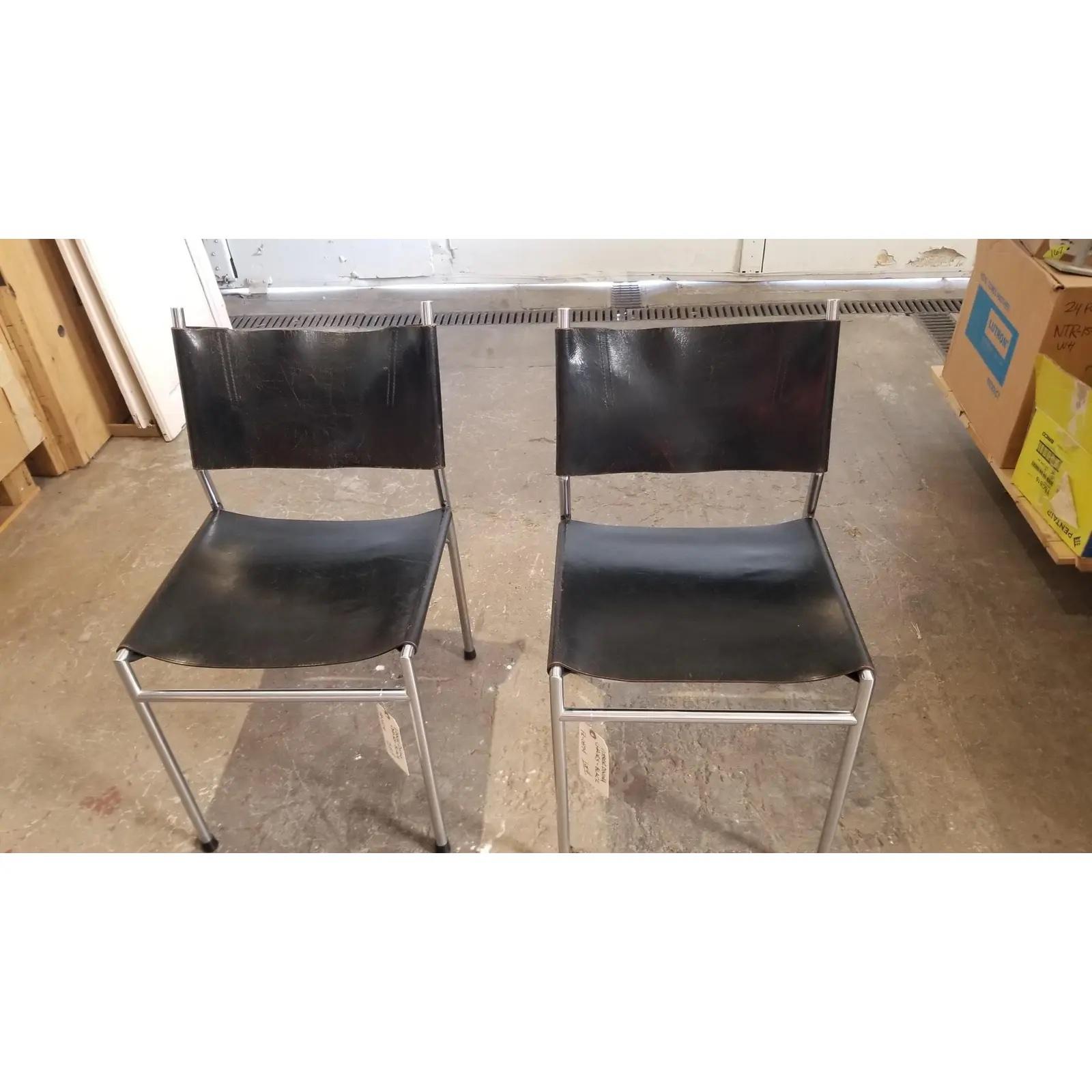 Danish Set of Two, Martin Visser Se06 Dining Chairs in Black Leather and Chrome For Sale