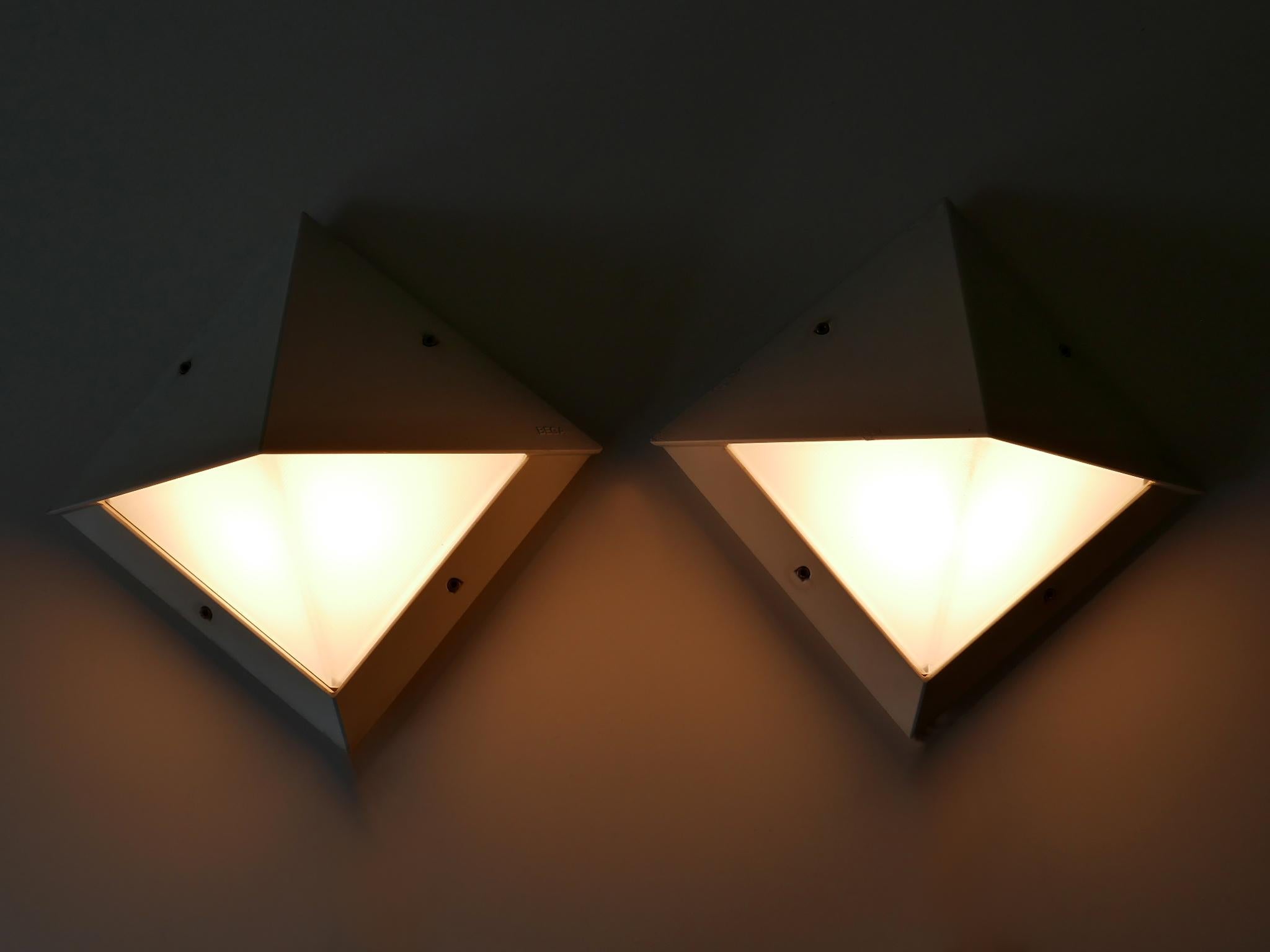 Set von zwei mittelgroßen Wandlampen oder Wandleuchtern für den Außenbereich von BEGA, 1980er Jahre, Deutschland (Emailliert) im Angebot