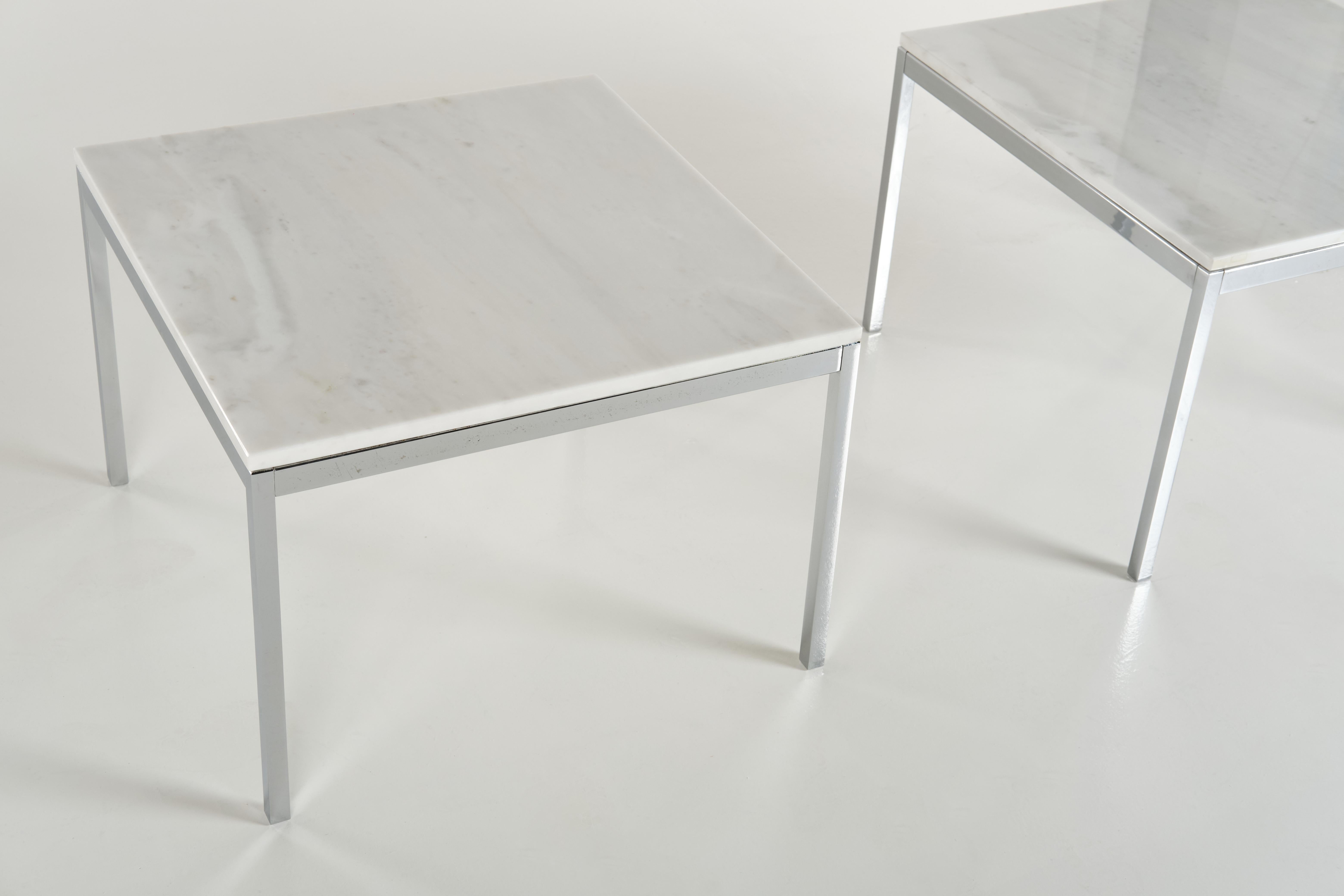 Milieu du XXe siècle Ensemble de deux tables basses en métal et marbre de Florence Knoll, American Design, années 1960 en vente
