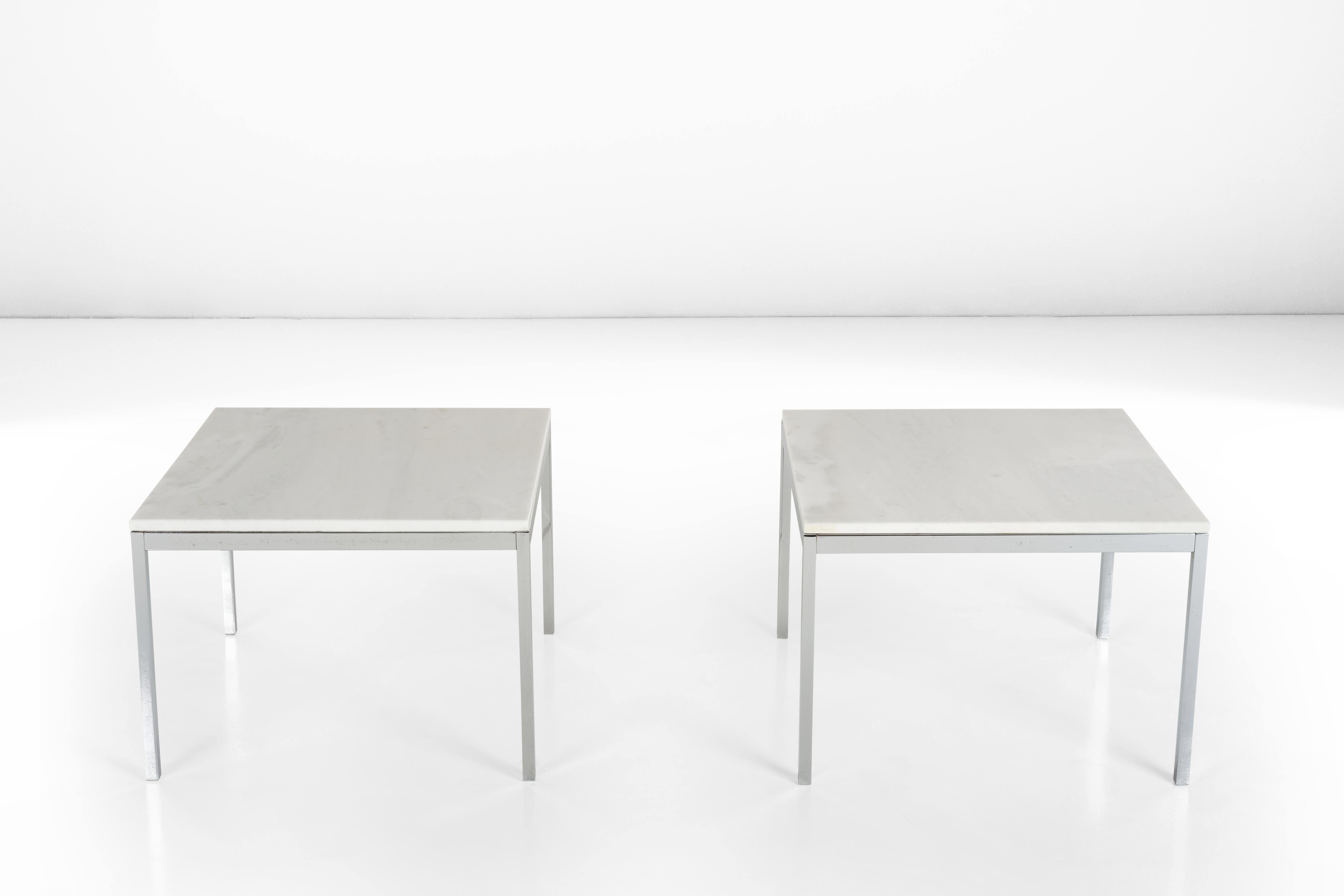 Acier Ensemble de deux tables basses en métal et marbre de Florence Knoll, American Design, années 1960 en vente