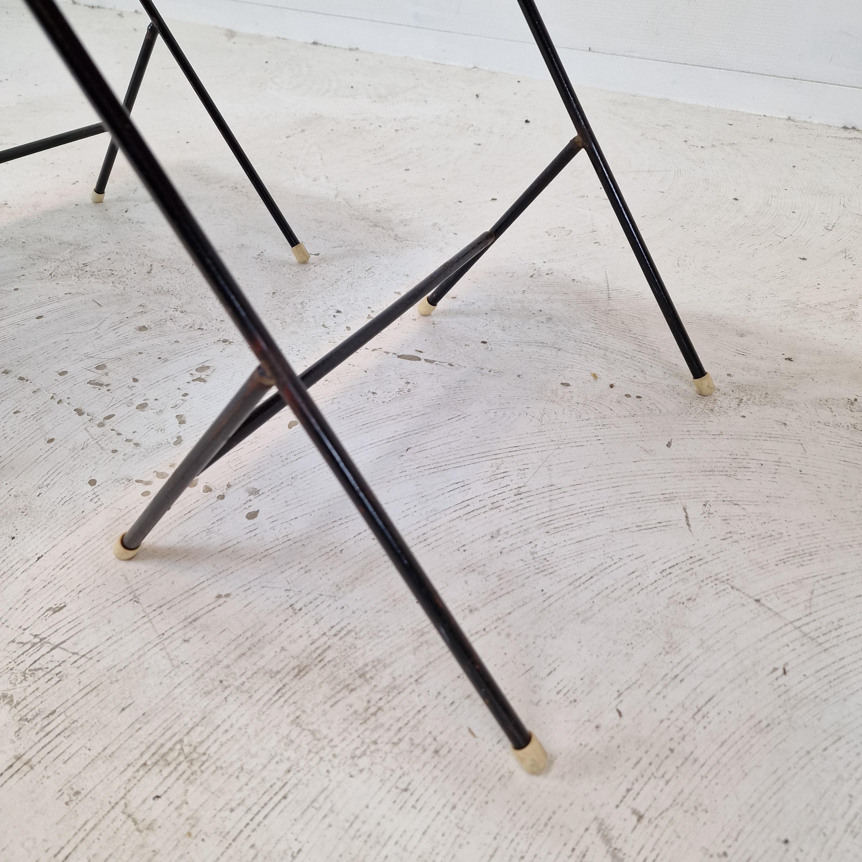 Ensemble de deux tables d'appoint en métal et bois pour Pilastro, années 1960 en vente 4