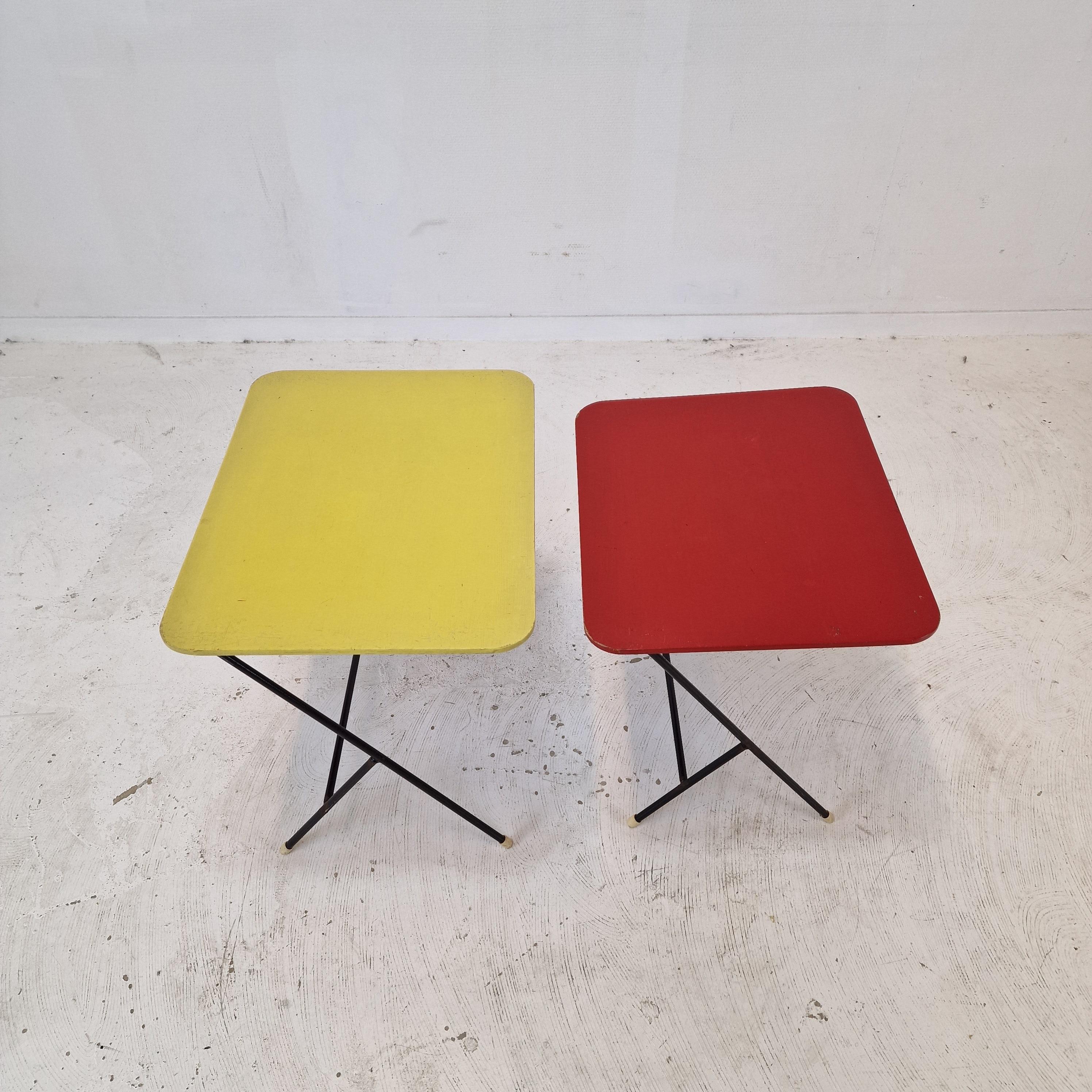 Métal Ensemble de deux tables d'appoint en métal et bois pour Pilastro, années 1960 en vente