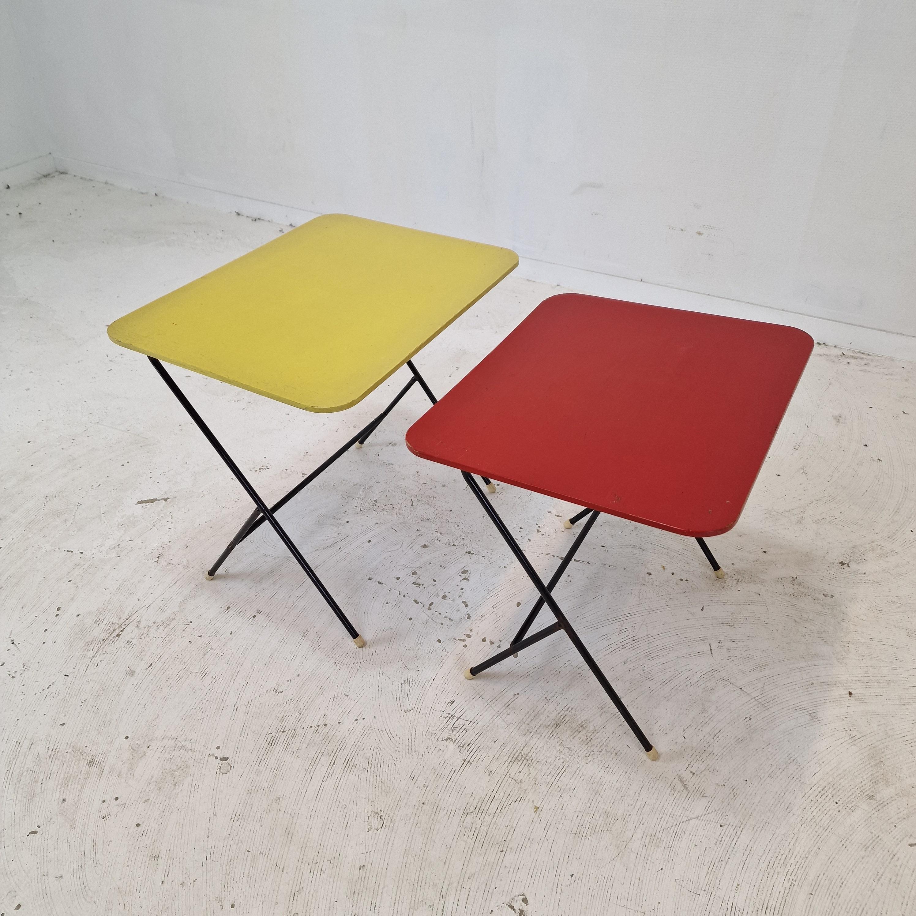Ensemble de deux tables d'appoint en métal et bois pour Pilastro, années 1960 en vente 1