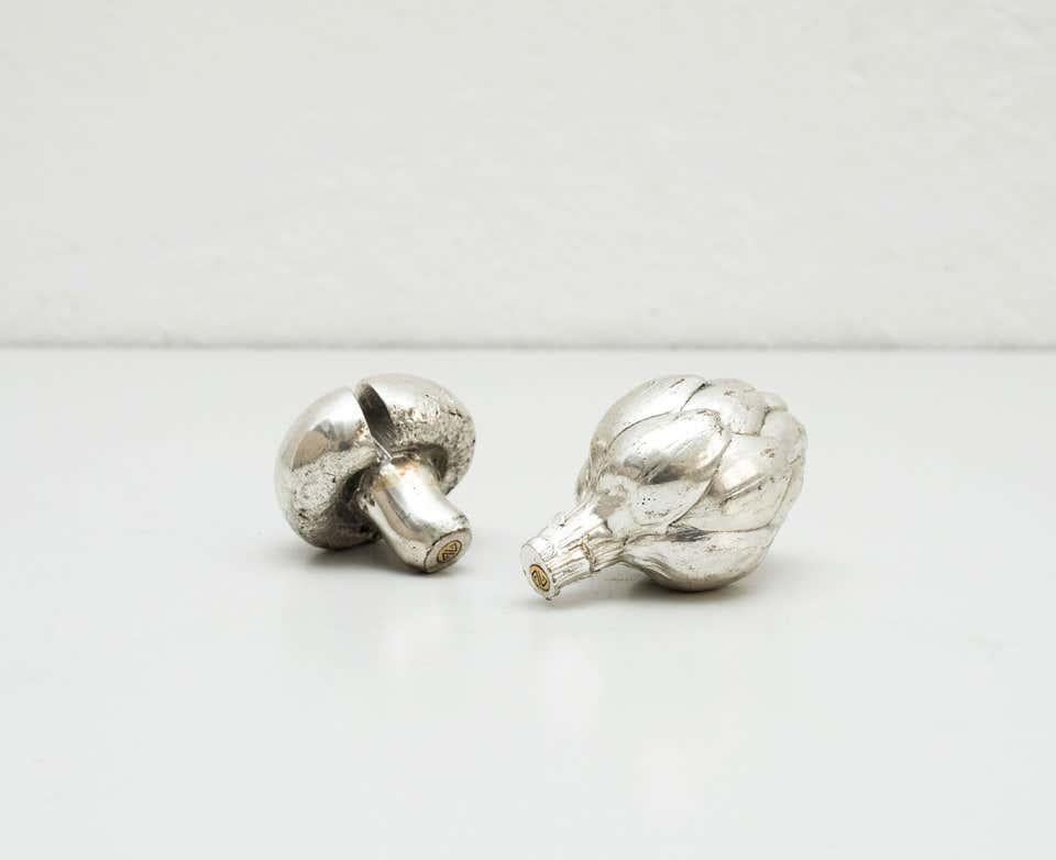 Ensemble de deux figures de légumes en métal, Circa 1990.    Argent sterling plaqué citron. Moules réalisés à partir de vrais fruits et légumes.    En état d'origine, avec une usure mineure conforme à l'âge et à l'utilisation, préservant une belle