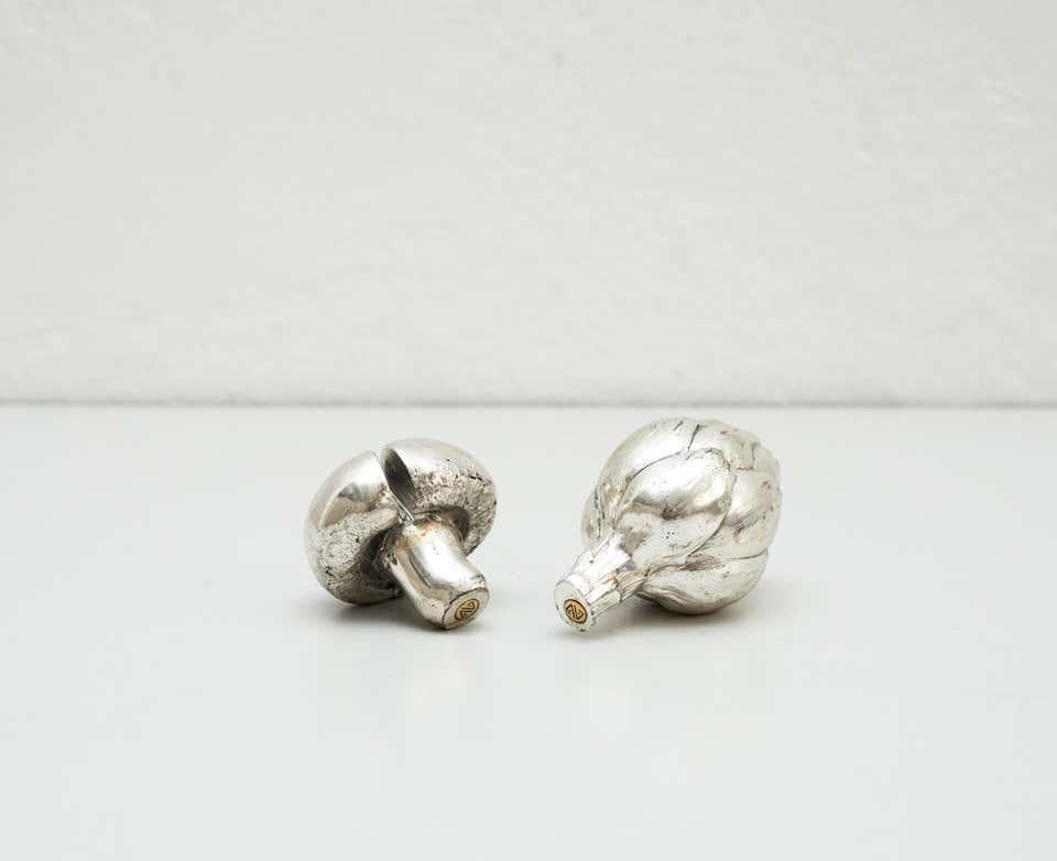 Espagnol Ensemble de deux figurines de légumes en métal en vente