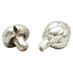 Ensemble de deux figurines de légumes en métal