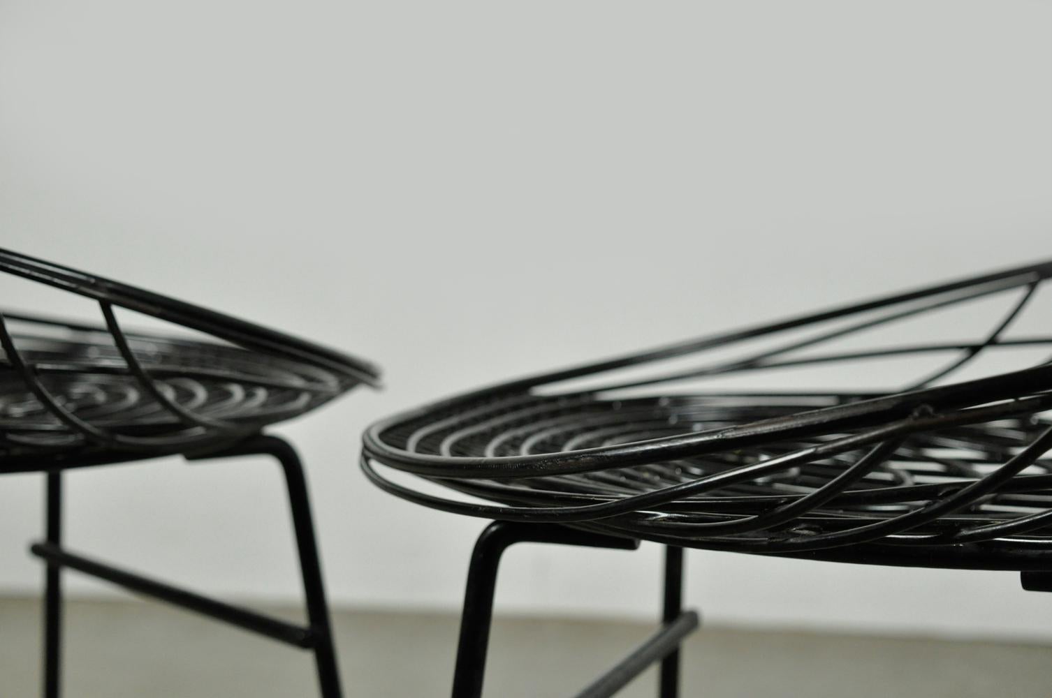 Set of two metal wire stools KM05 designed by Cees Braakman for Pastoe, 1950s For Sale 3