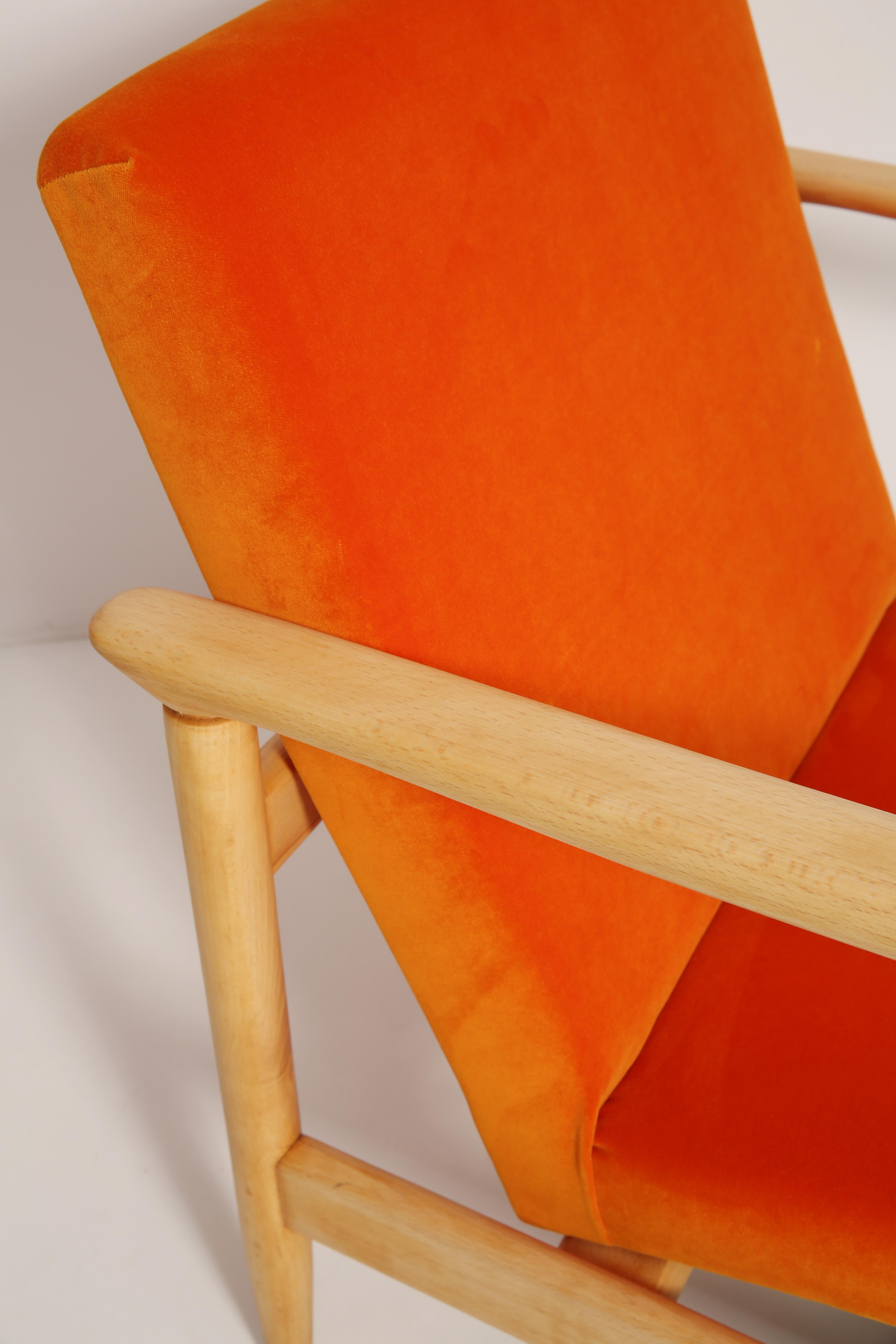 Set aus zwei orangefarbenen Samtsesseln aus der Mitte des 20. Jahrhunderts, Edmund Homa, Europa, 1960er Jahre (Moderne der Mitte des Jahrhunderts) im Angebot