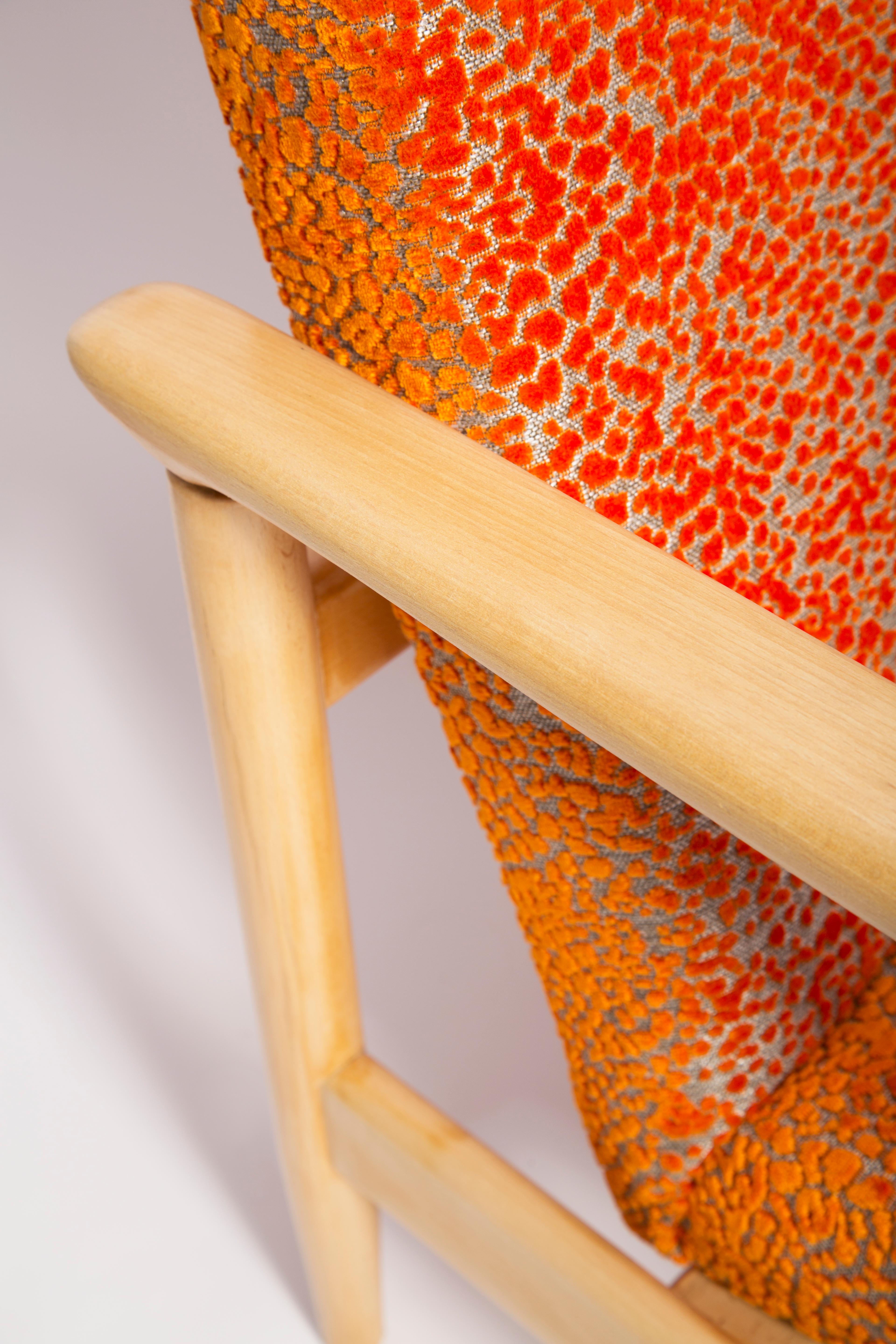 Set of Two Mid-20th Century Orange Velvet Armchairs, Edmund Homa, Europe, 1960s In Excellent Condition For Sale In 05-080 Hornowek, PL