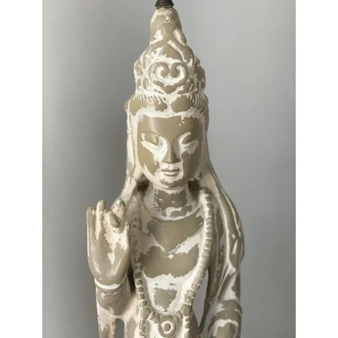 Ensemble de deux grandes lampes asiatiques figuratives sculptées du milieu du 20e siècle  en vente 3