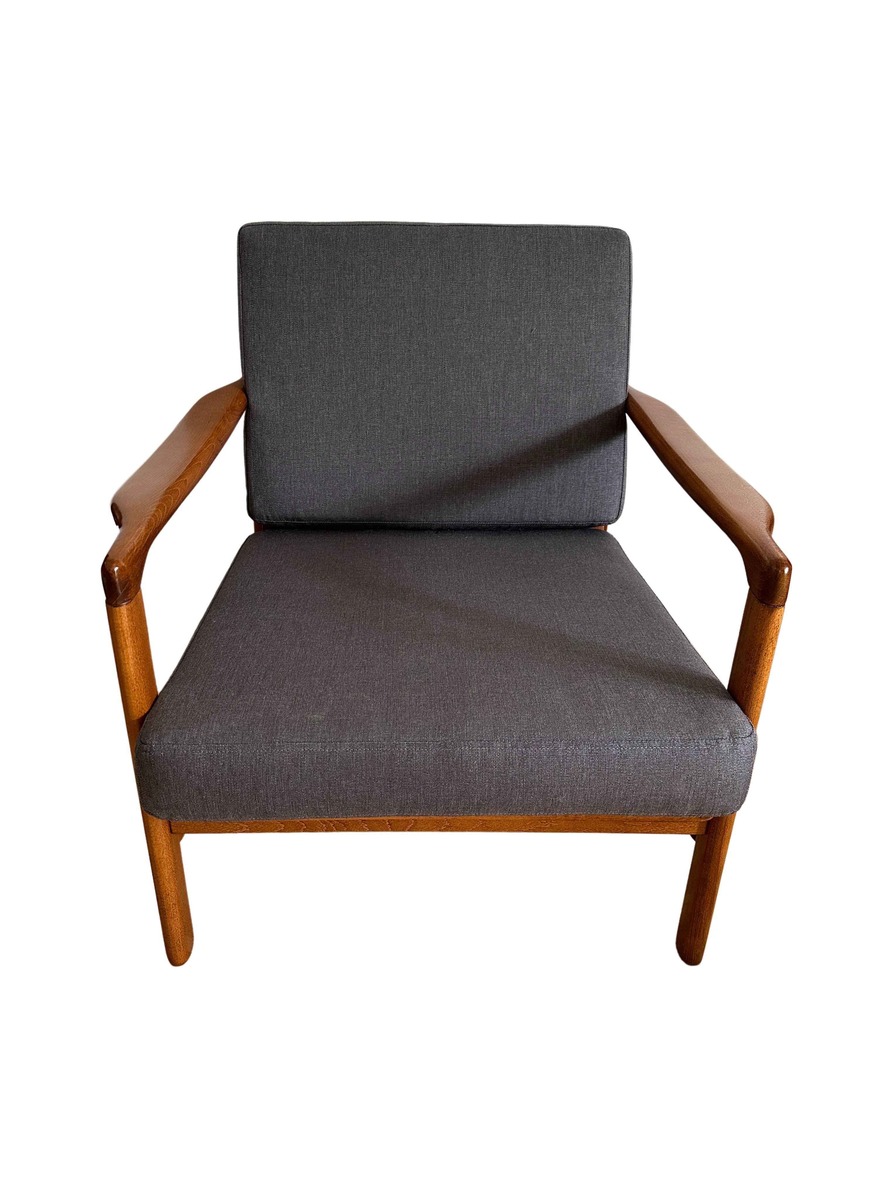 Set of Two Mid-Century Armchairs, Grey Kvadrat Upholstery, Europe, 1960s For Sale 3