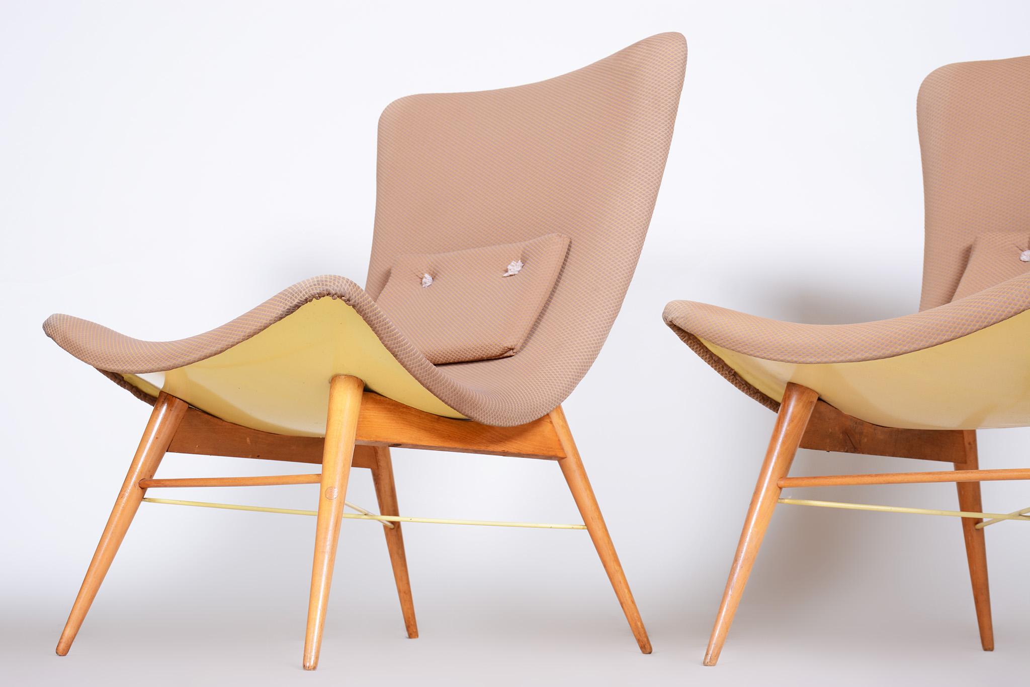 Ensemble de deux fauteuils du milieu du siècle fabriqués en République tchèque dans les années 1950, état d'origine en vente 1